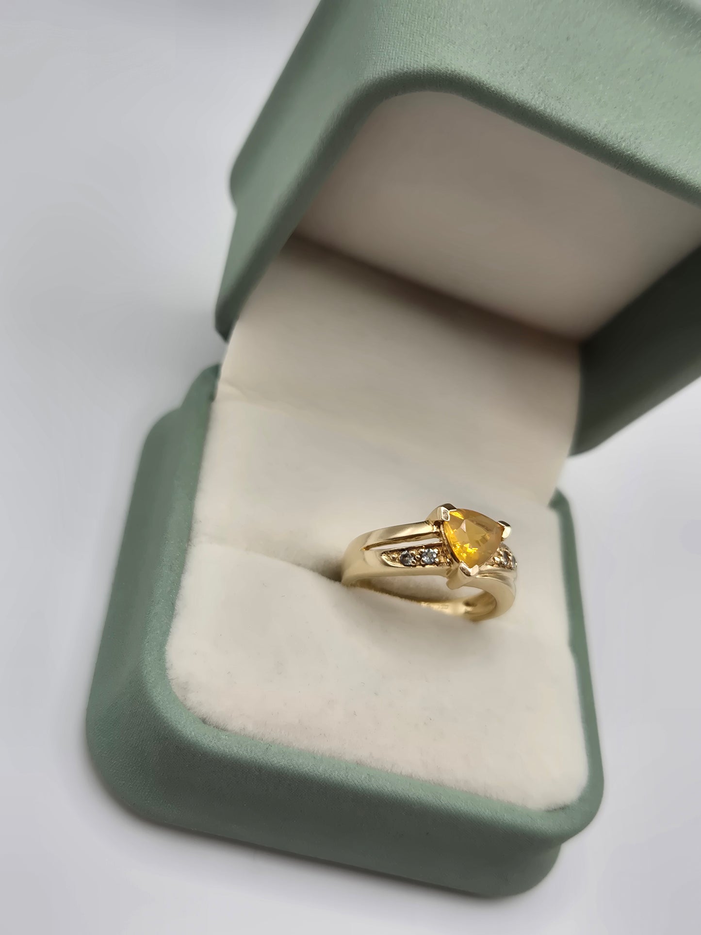 Heavy 9ct gold citrine and topaz ring