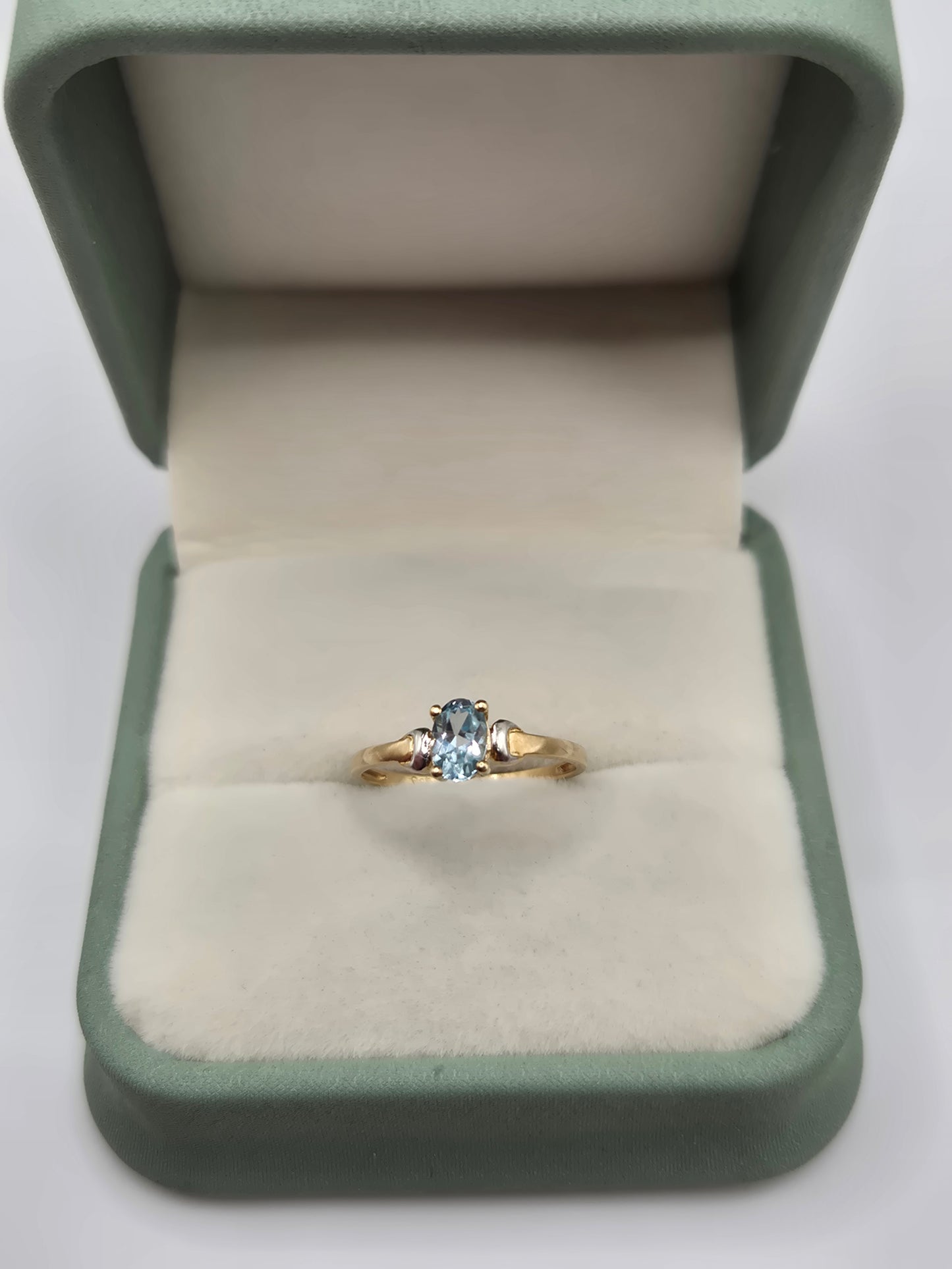9ct gold topaz ring