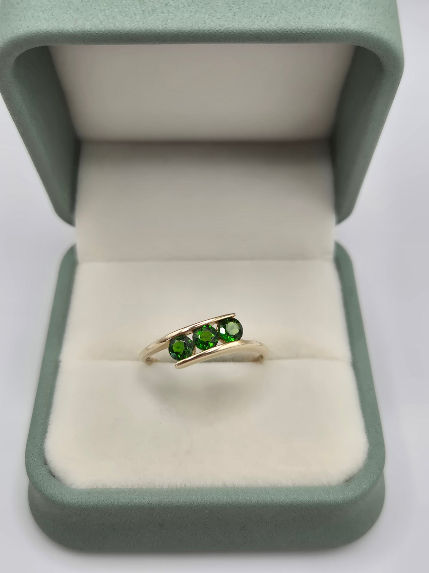 9ct gold diopside ring