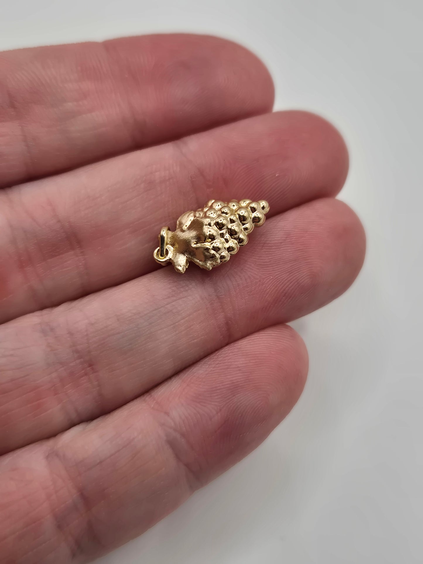 9ct gold grape charm
