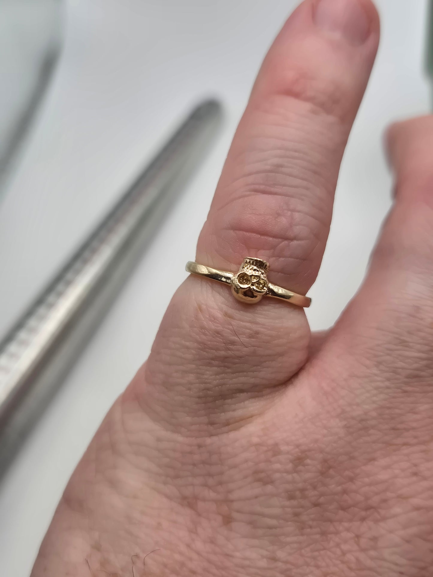 9ct gold skull ring