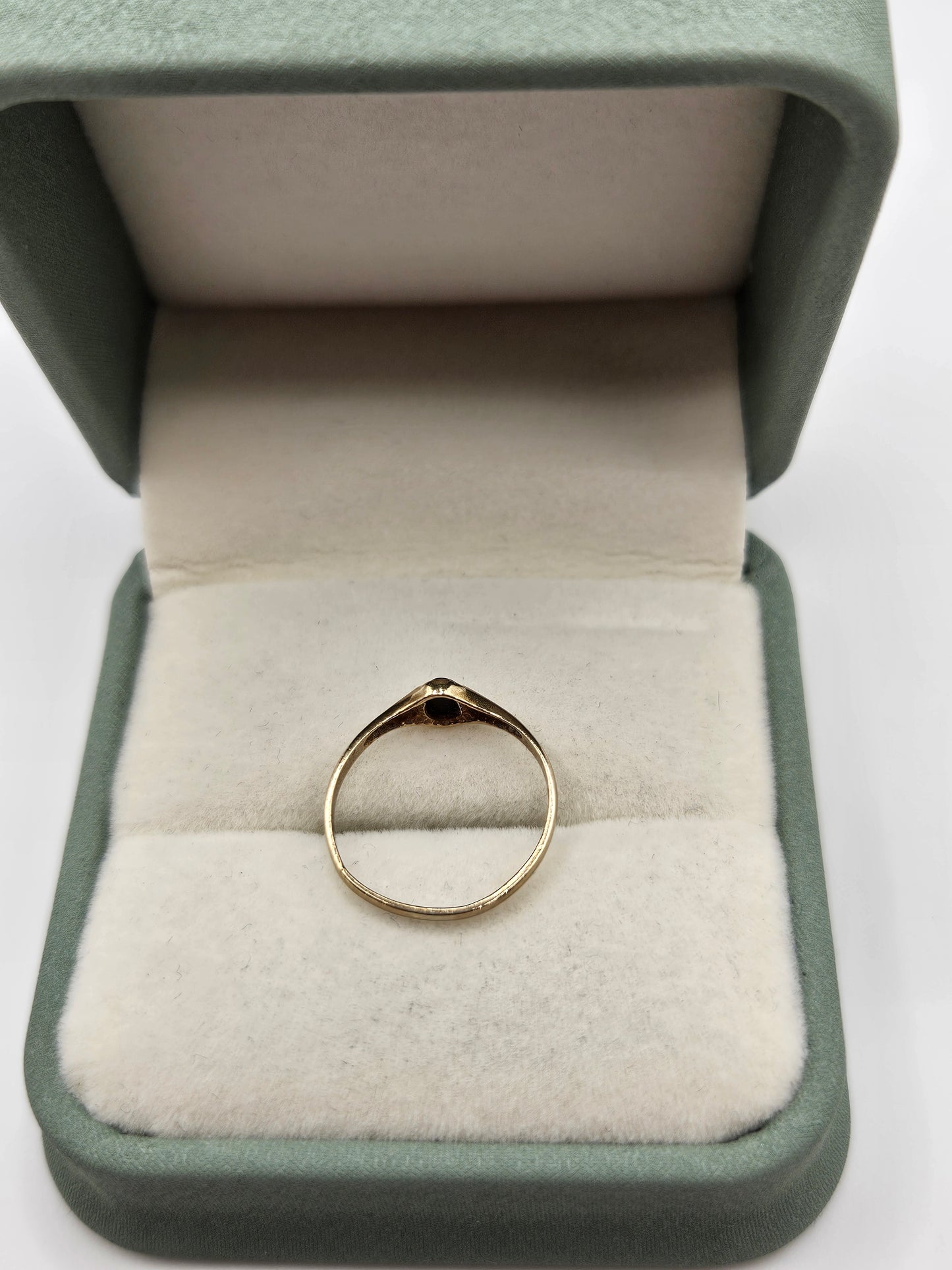 9ct gold onyx ring