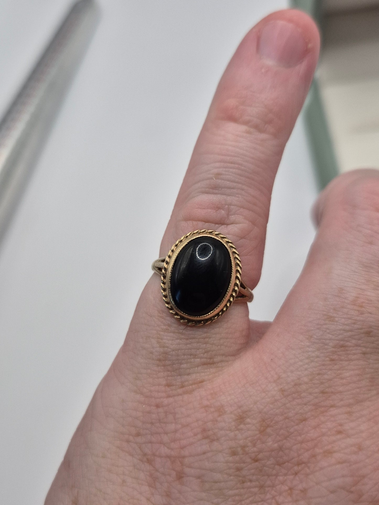 9ct gold onyx ring