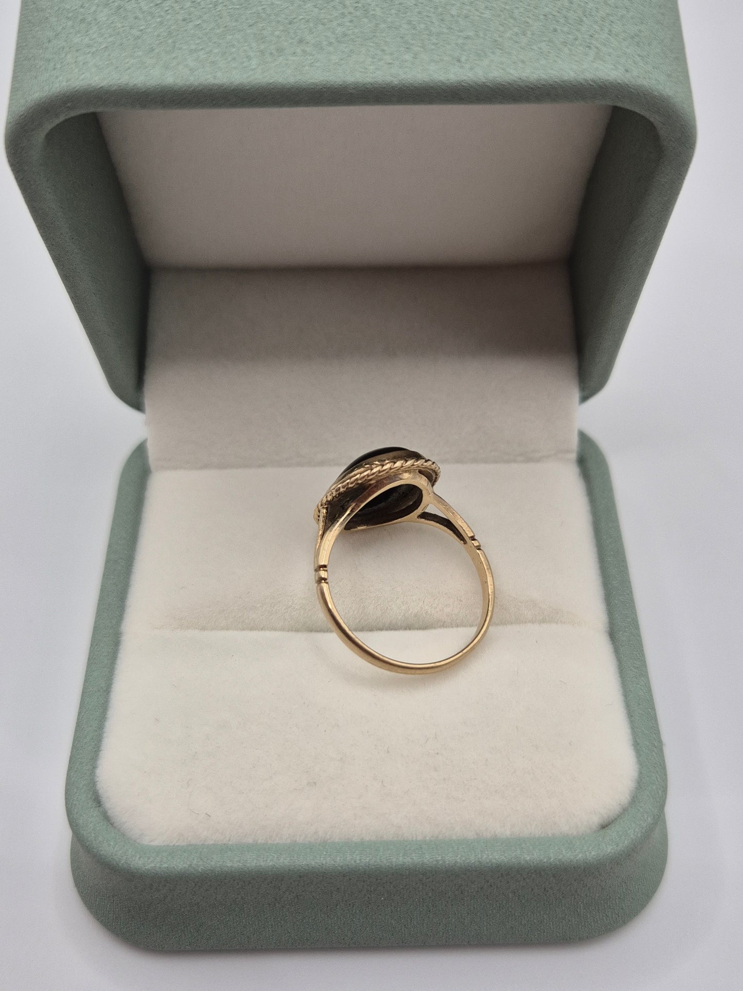 9ct gold onyx ring