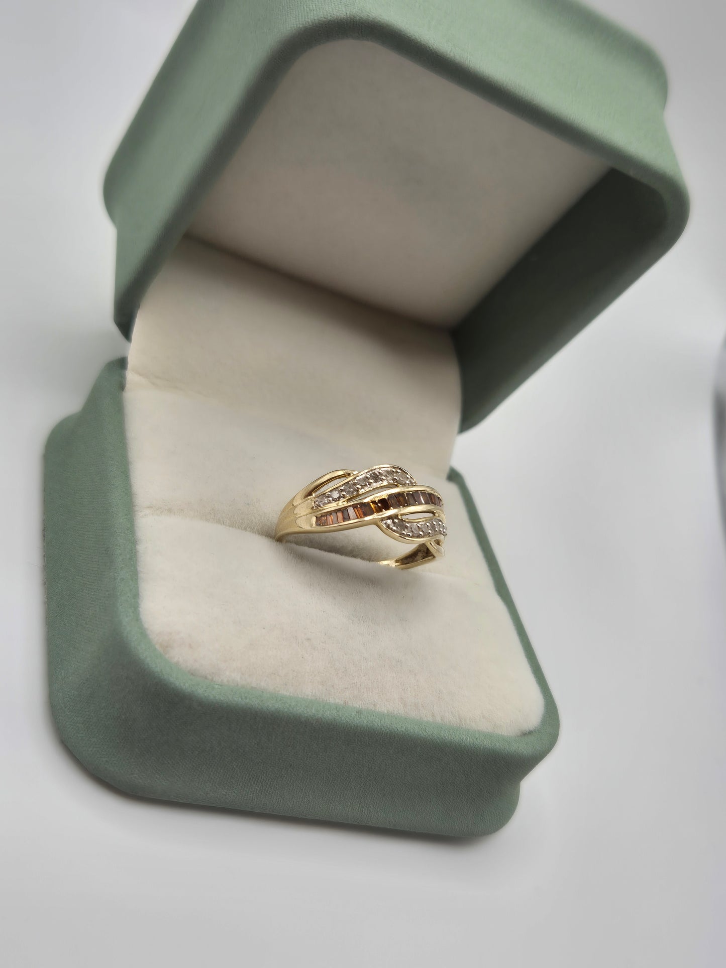 9ct gold red and white diamond ring