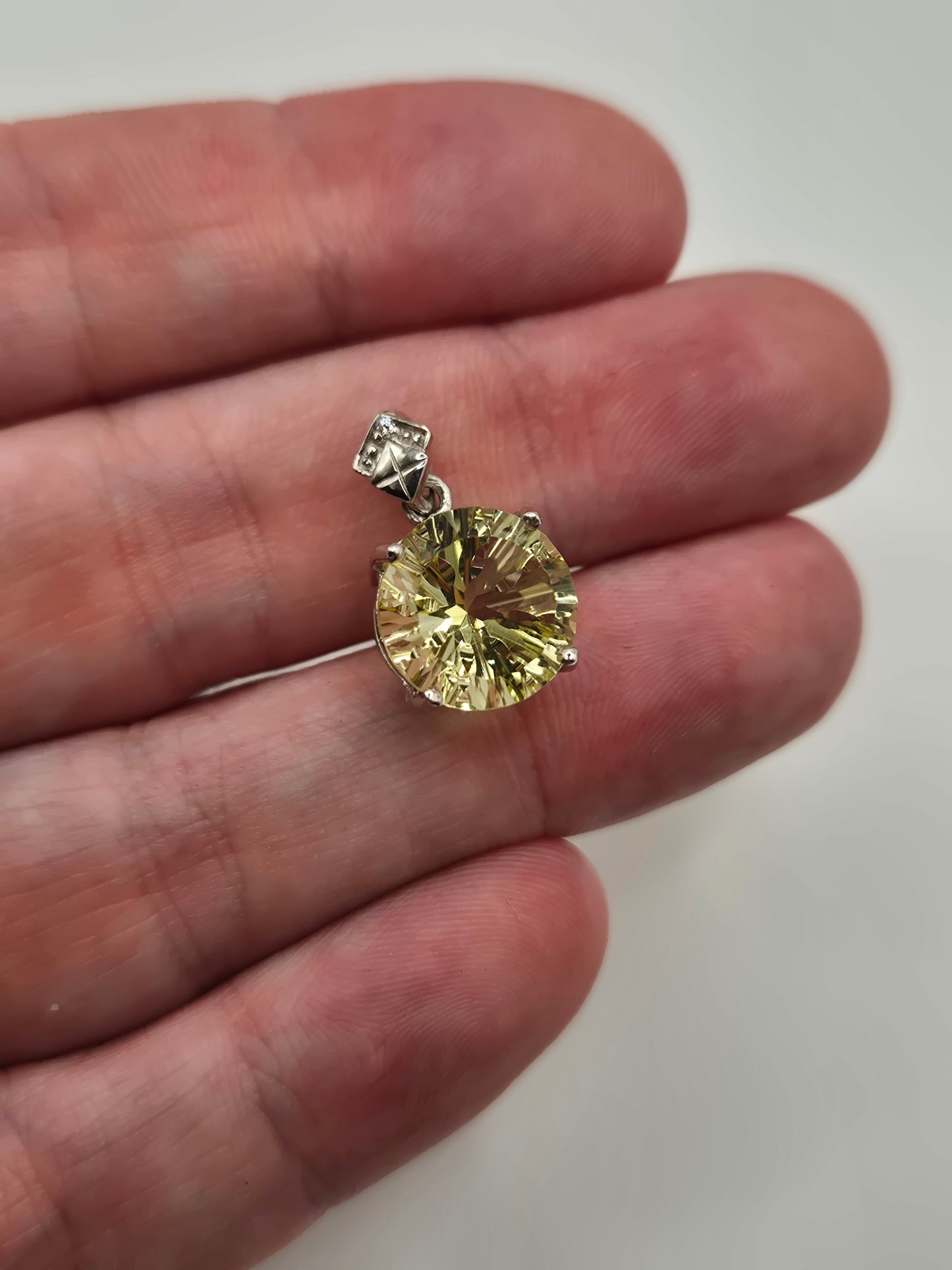 9ct white gold lemon quartz pendant