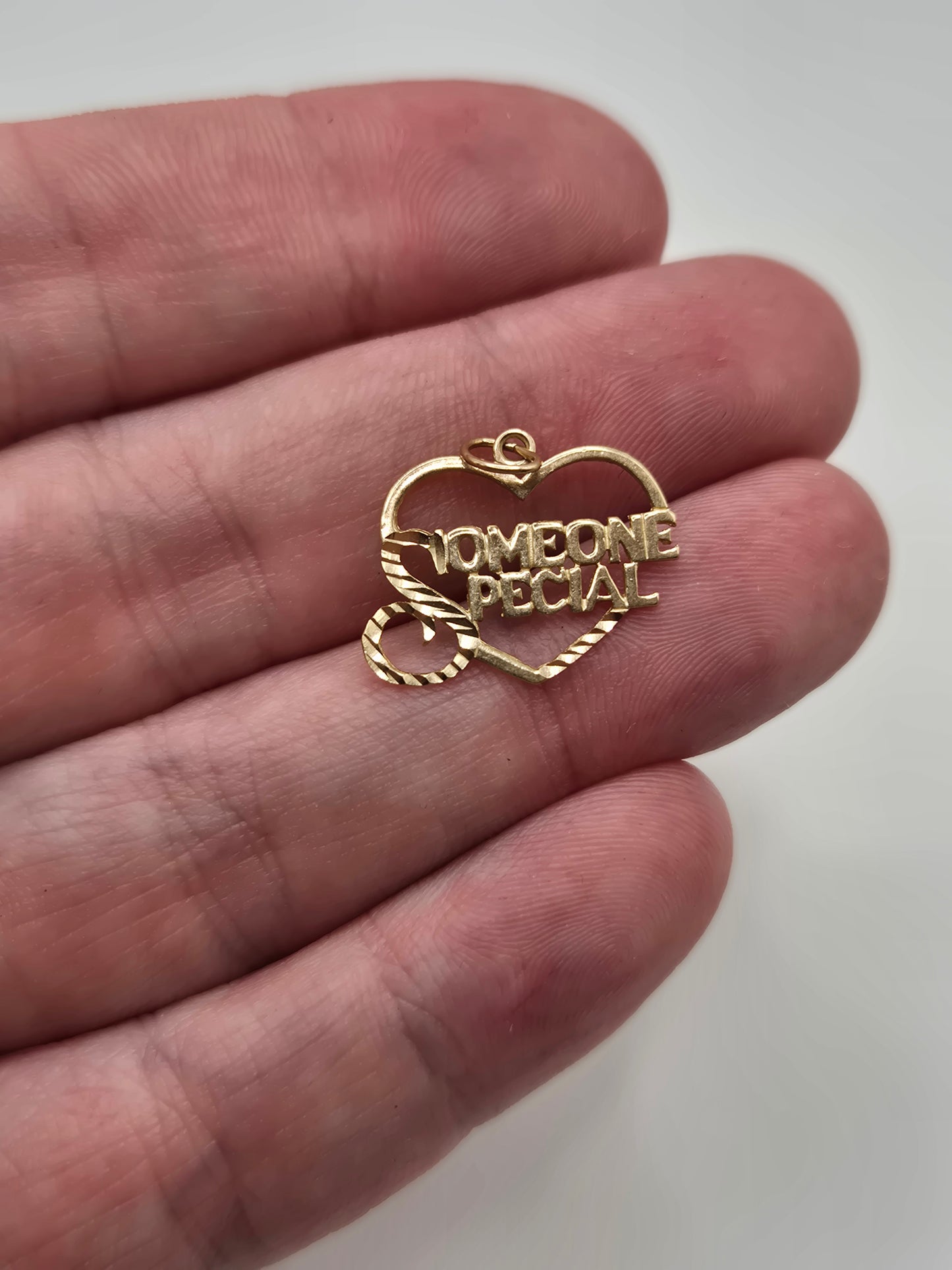 9ct gold "special someone" pendant