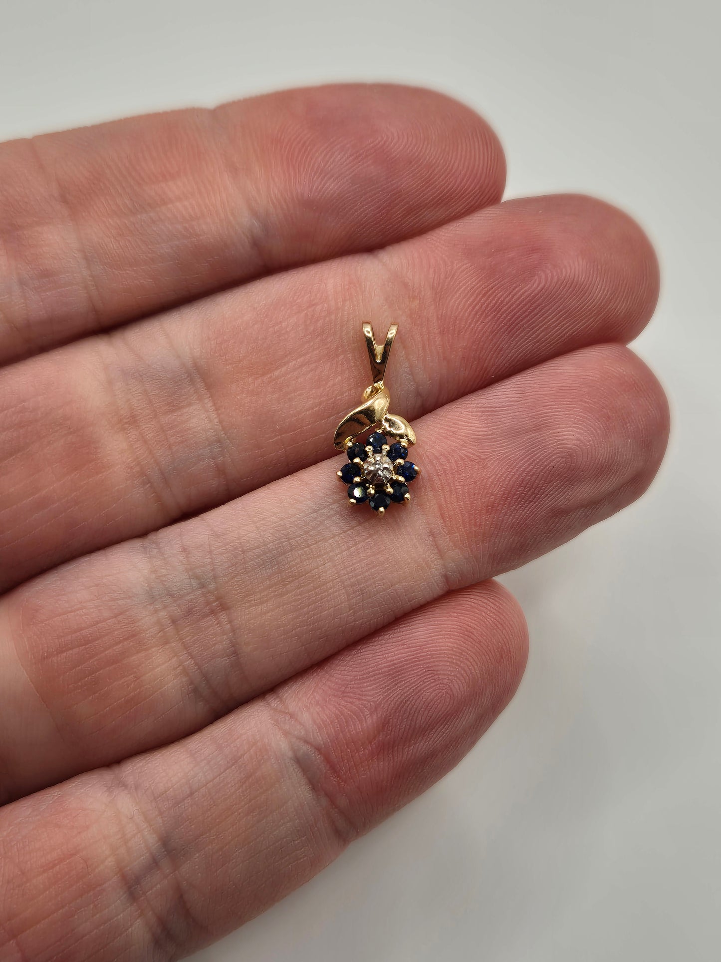 9ct gold sapphire and diamond pendant