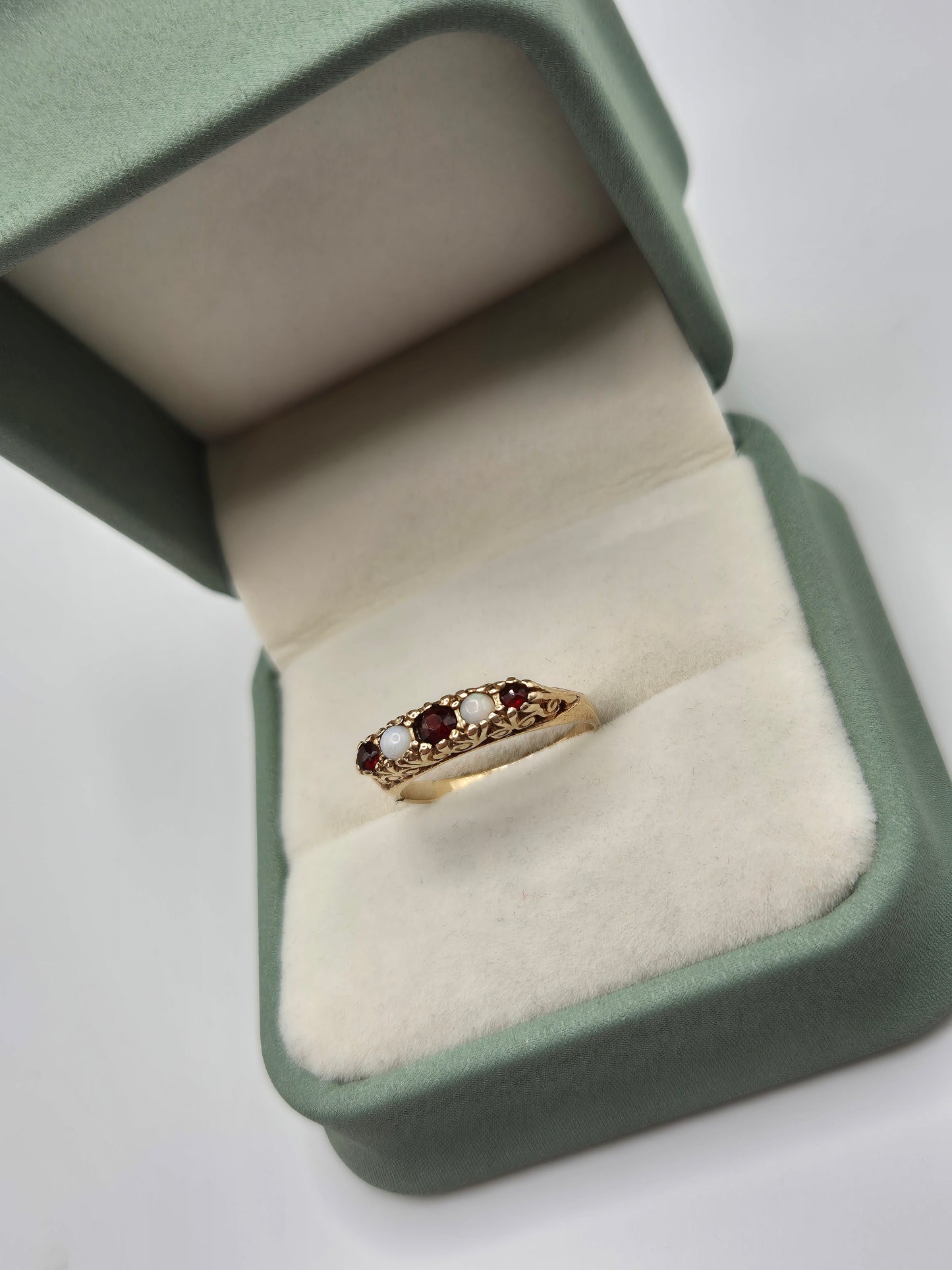 9ct gold garnet and opal ring
