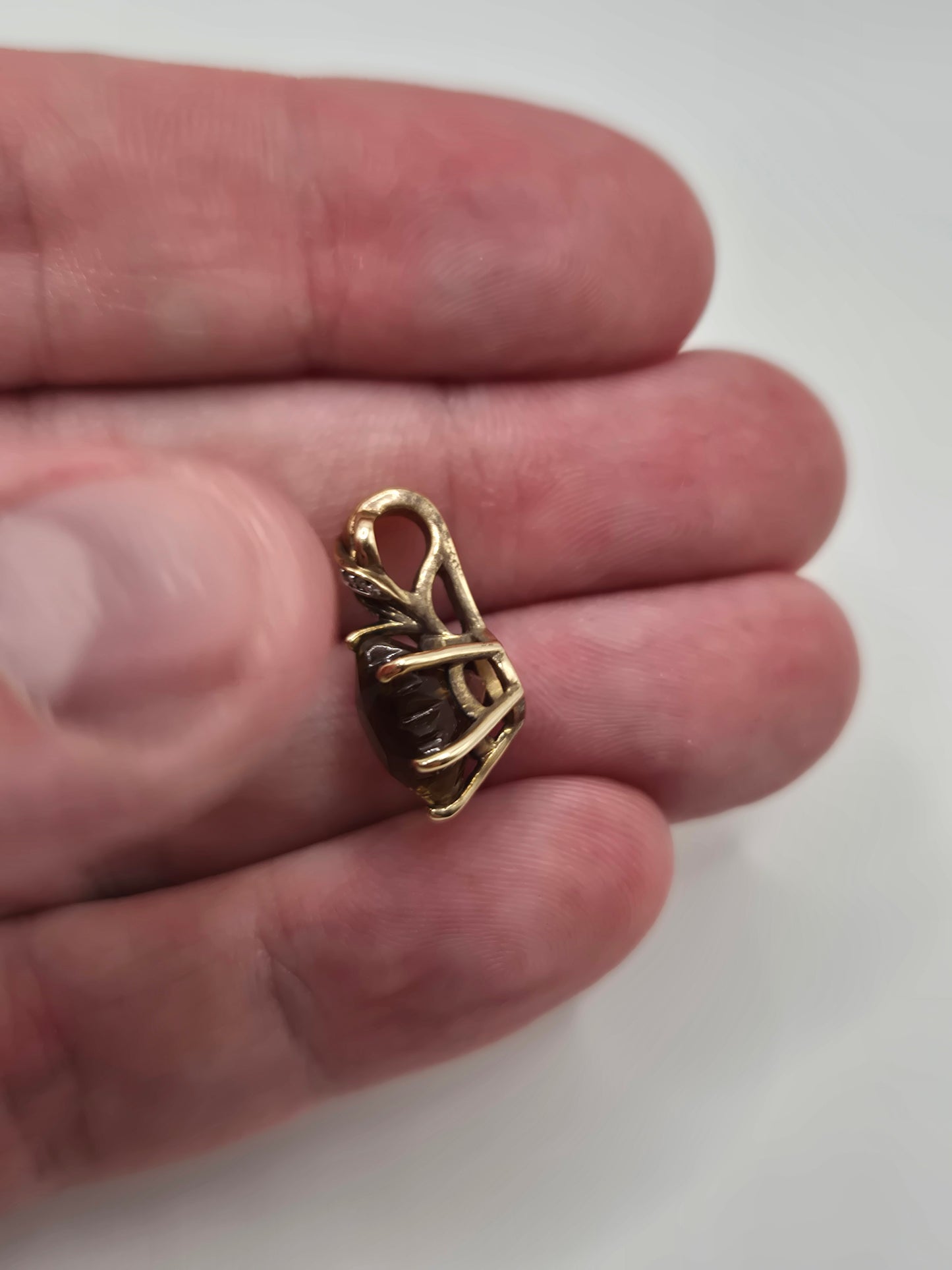 9ct gold quartz and diamond pendant