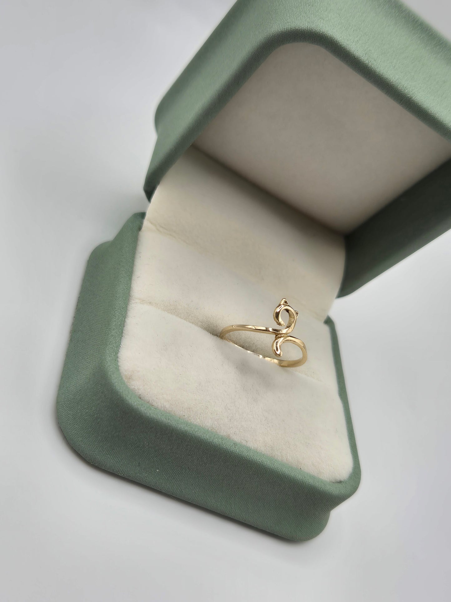 9ct gold cat ring
