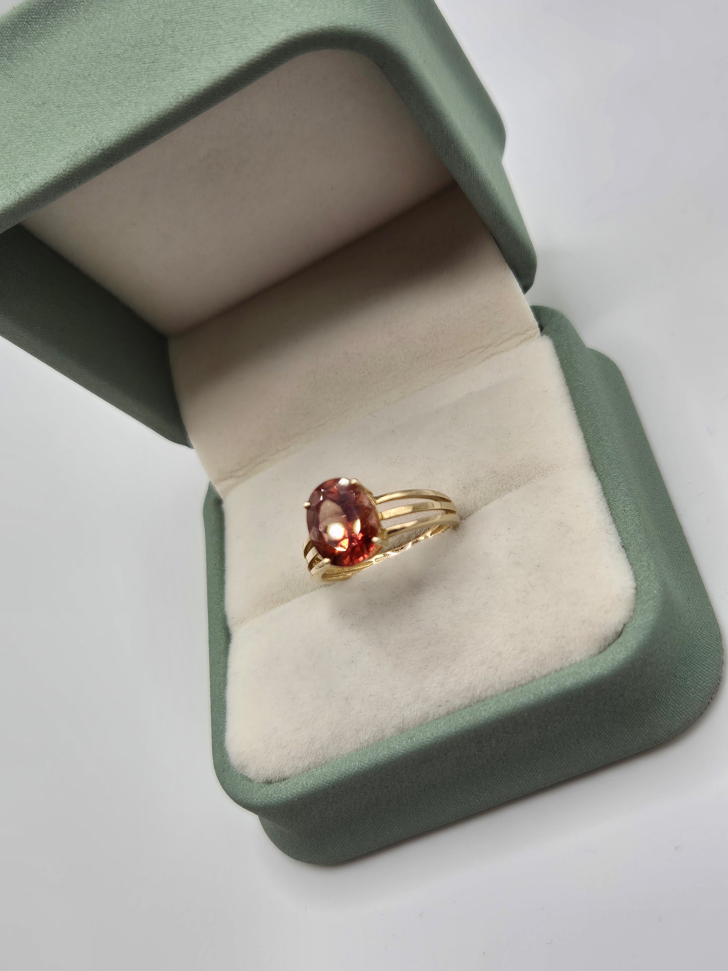 9ct gold quartz ring