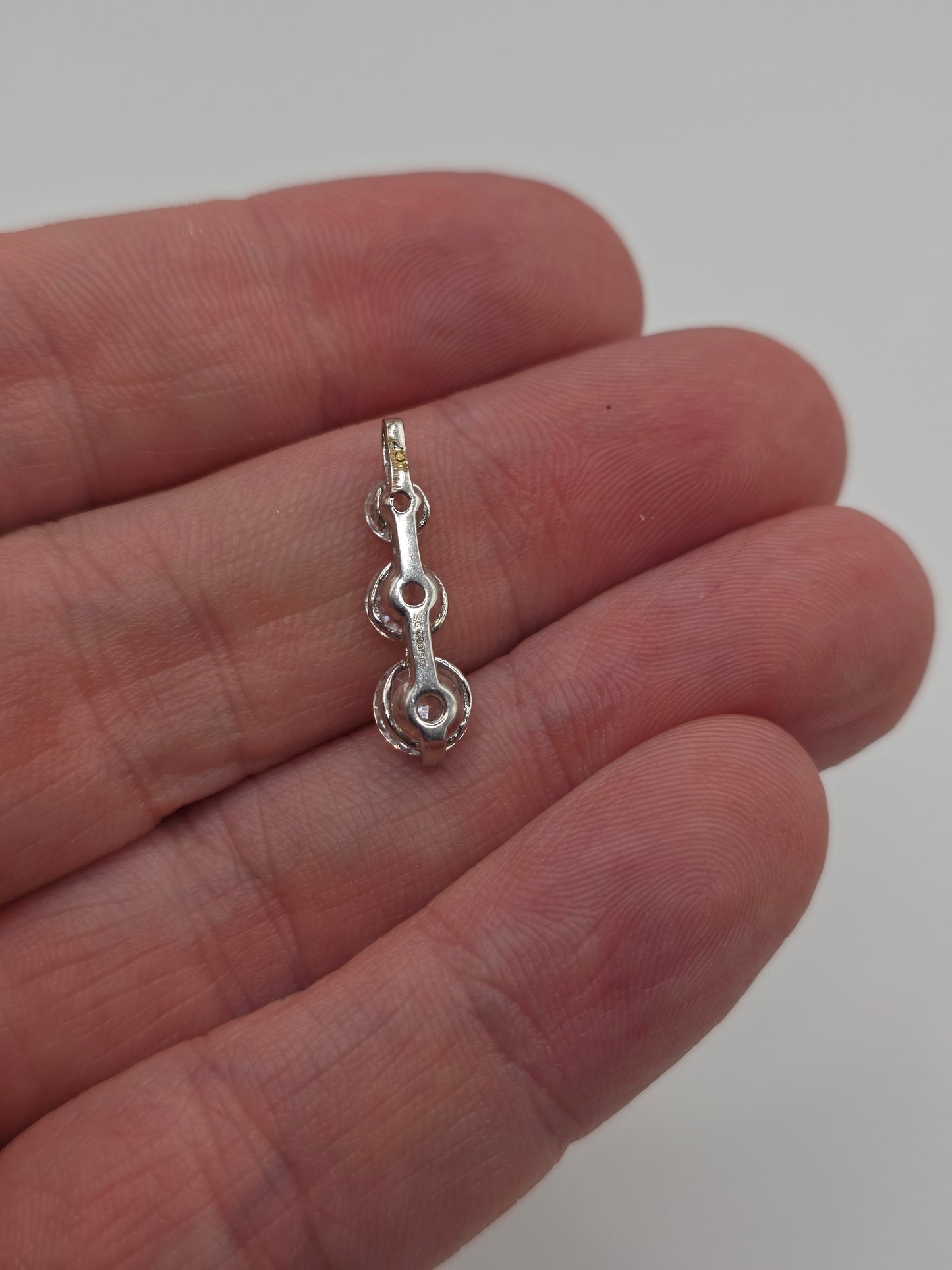 9ct white gold cz pendant