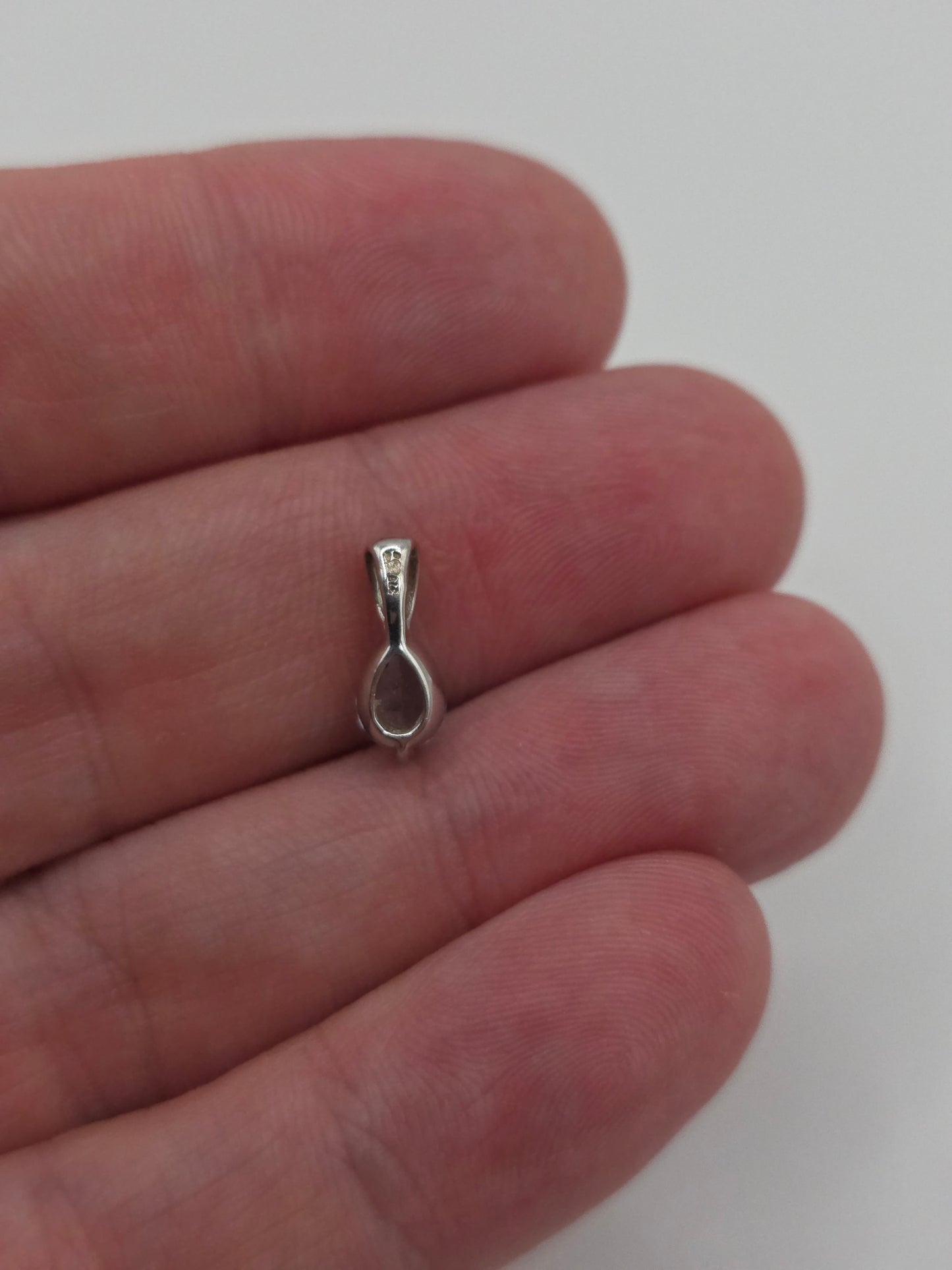9ct white gold topaz pendant