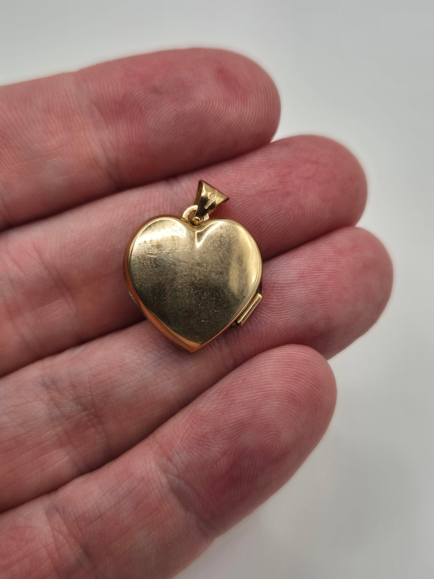 9ct gold locket