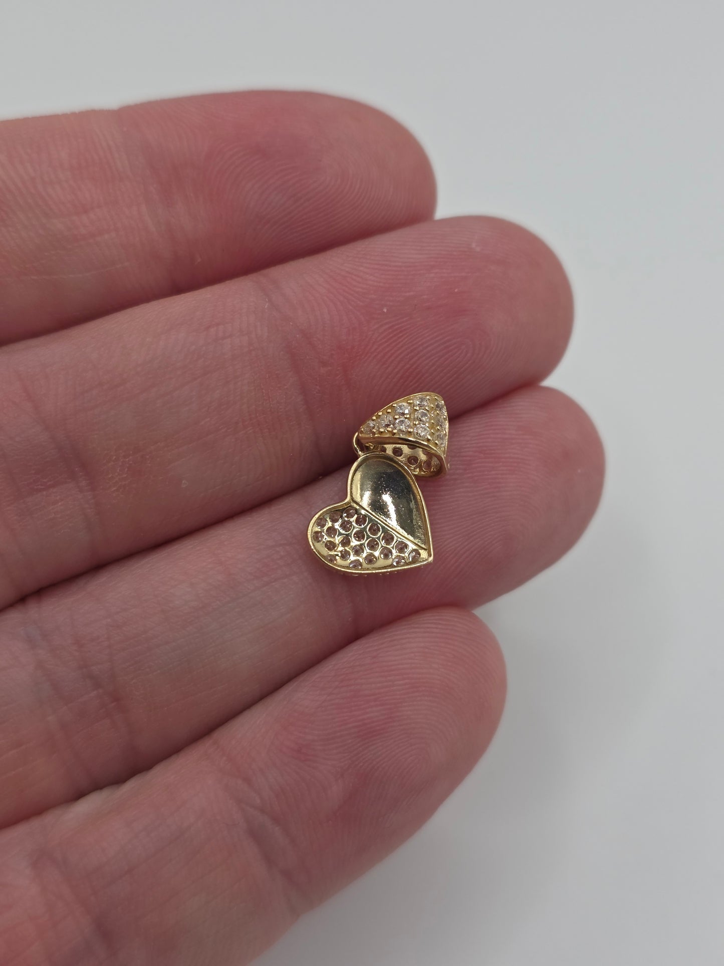 9ct gold cz heart pendant