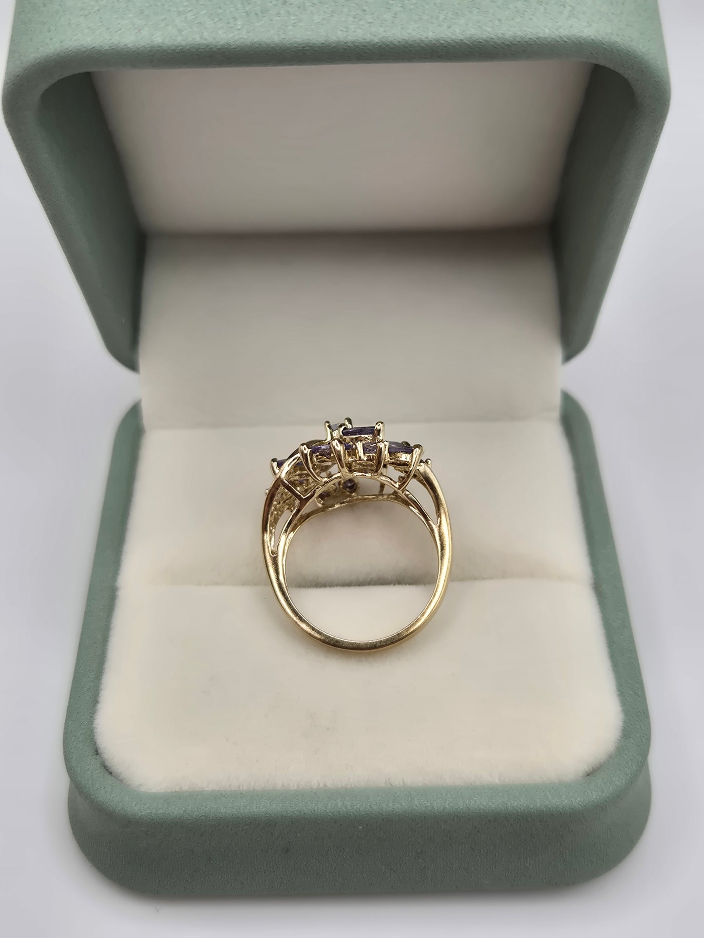 9ct gold tanzanite ring