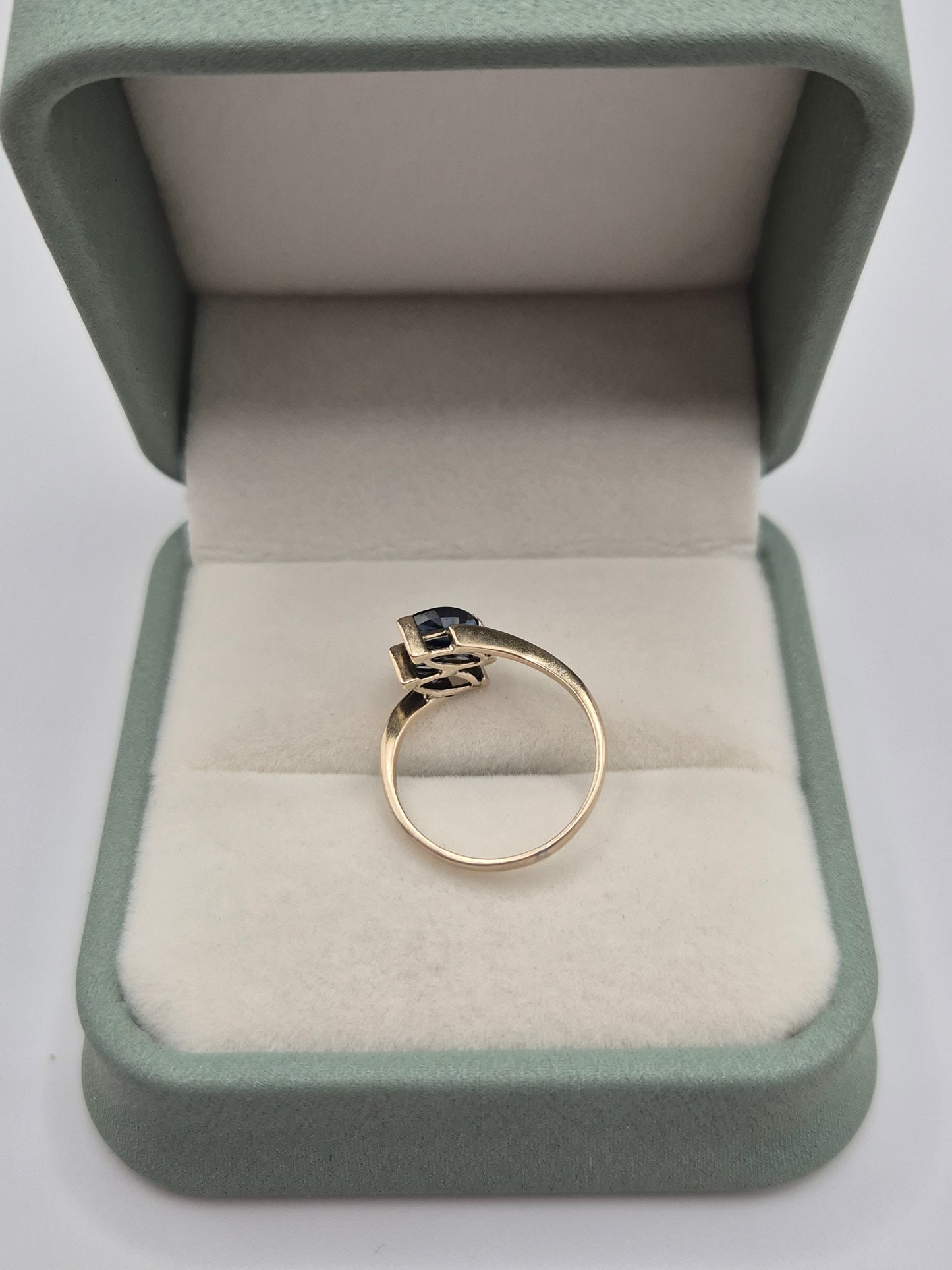 9ct gold sapphire ring