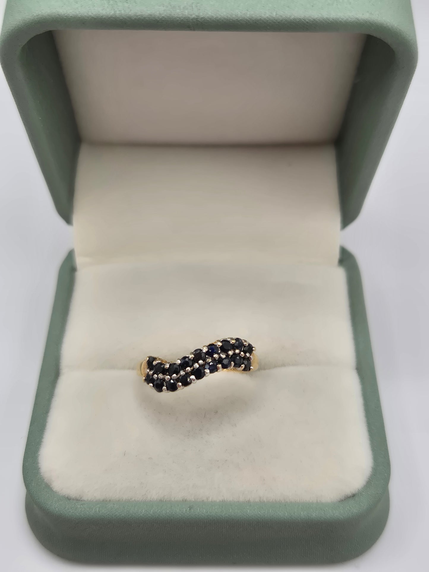9ct gold wavy sapphire ring