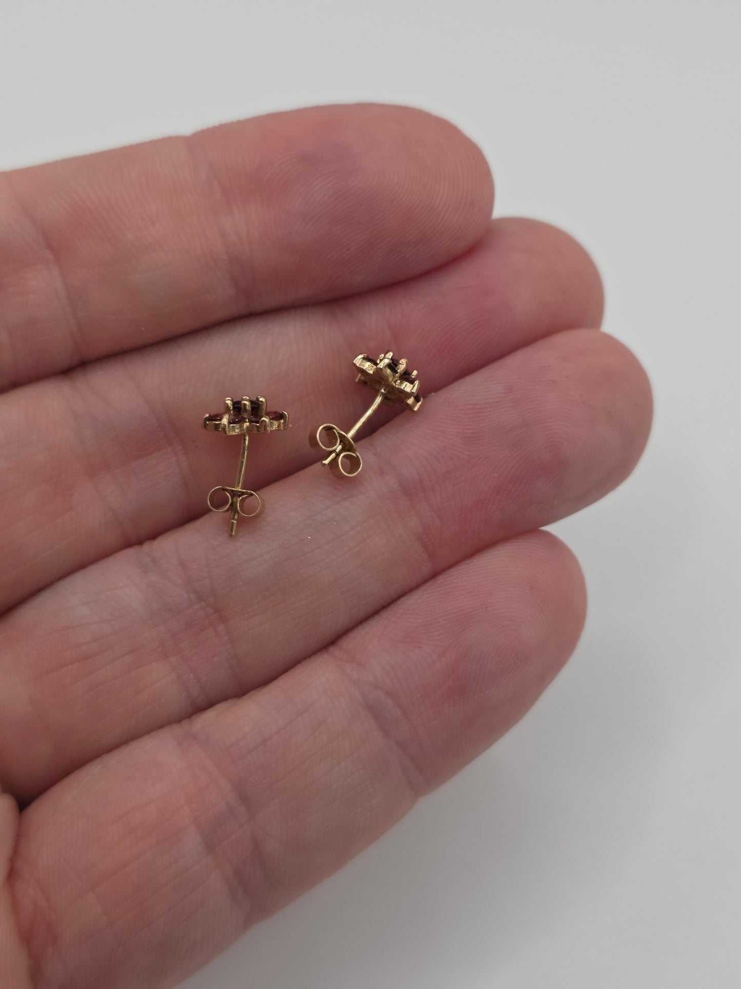 9ct gold garnet earrings