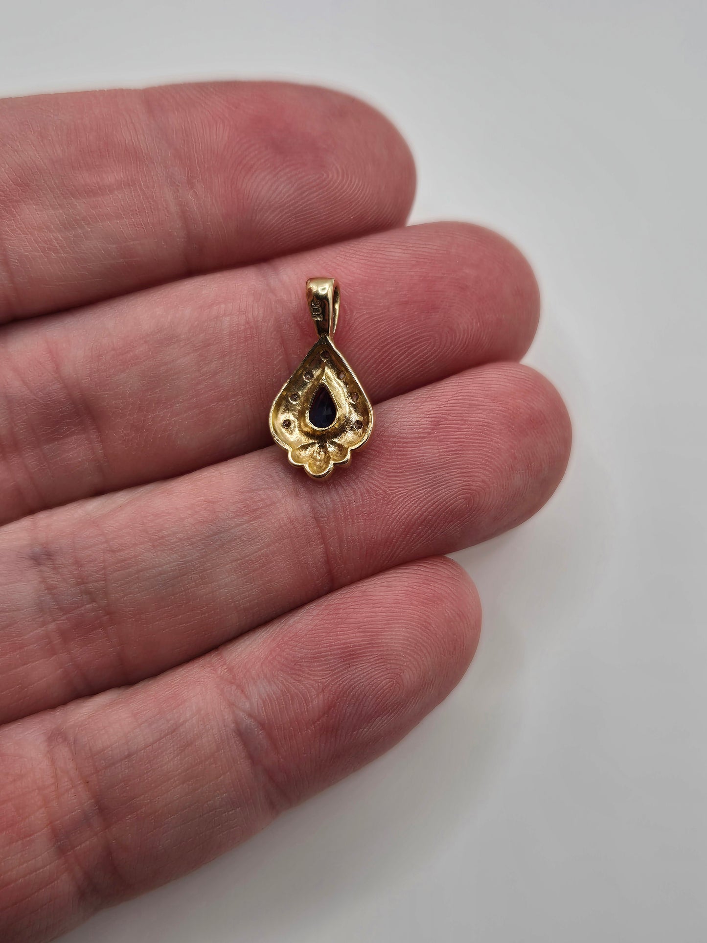 9ct gold sapphire and diamond pendant