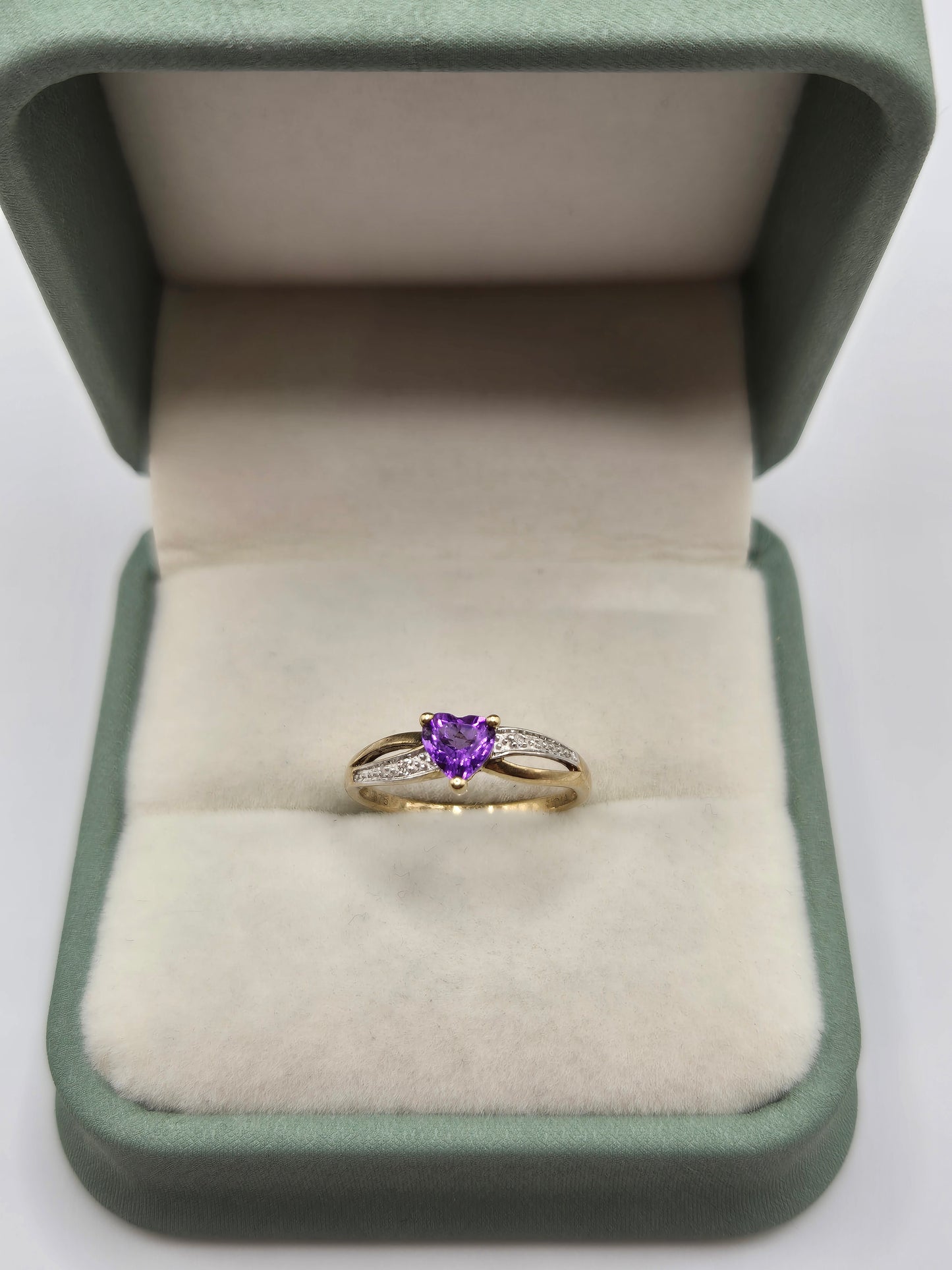 9ct gold amethyst and diamond ring