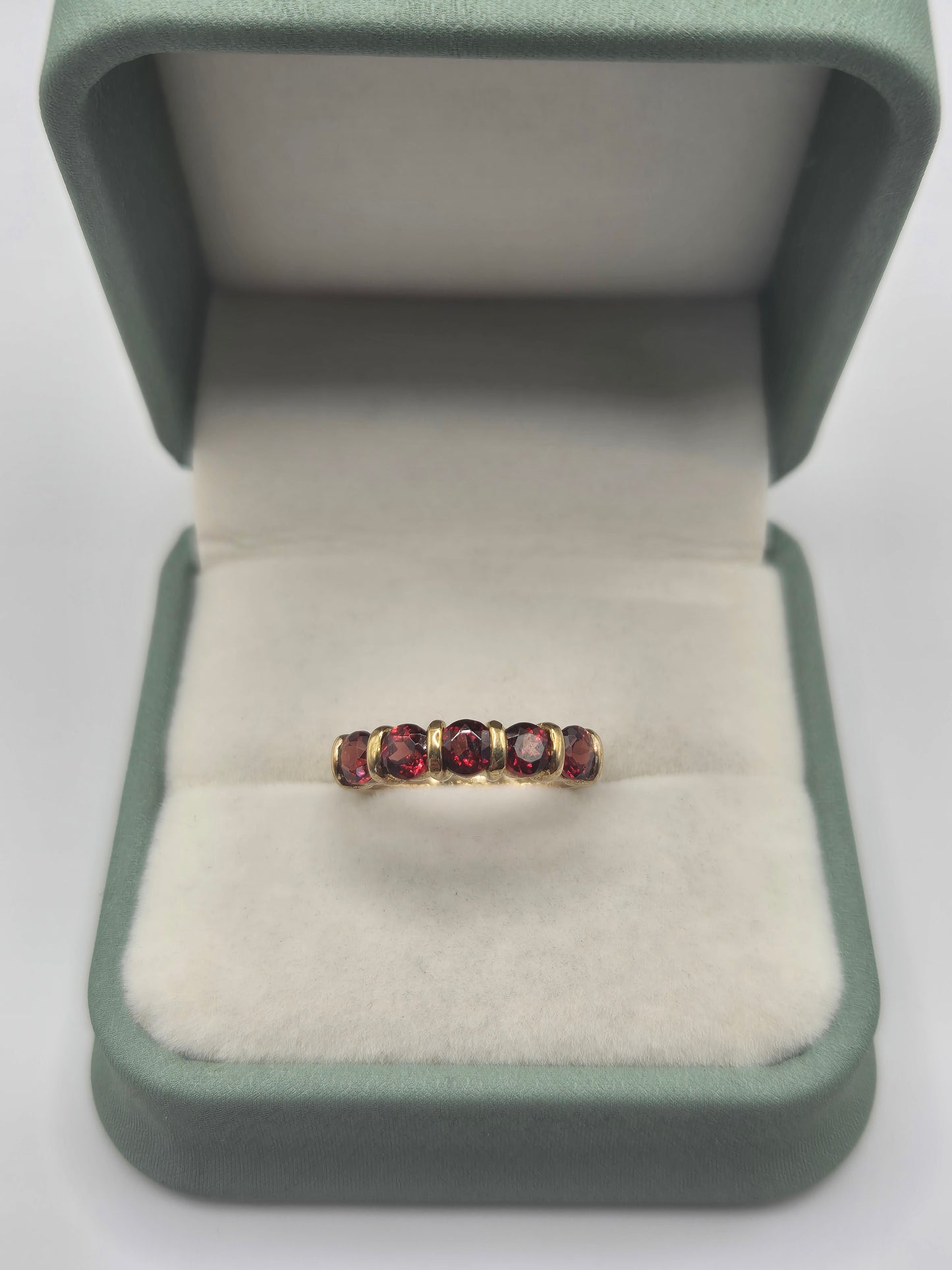 9ct gold spinel ring