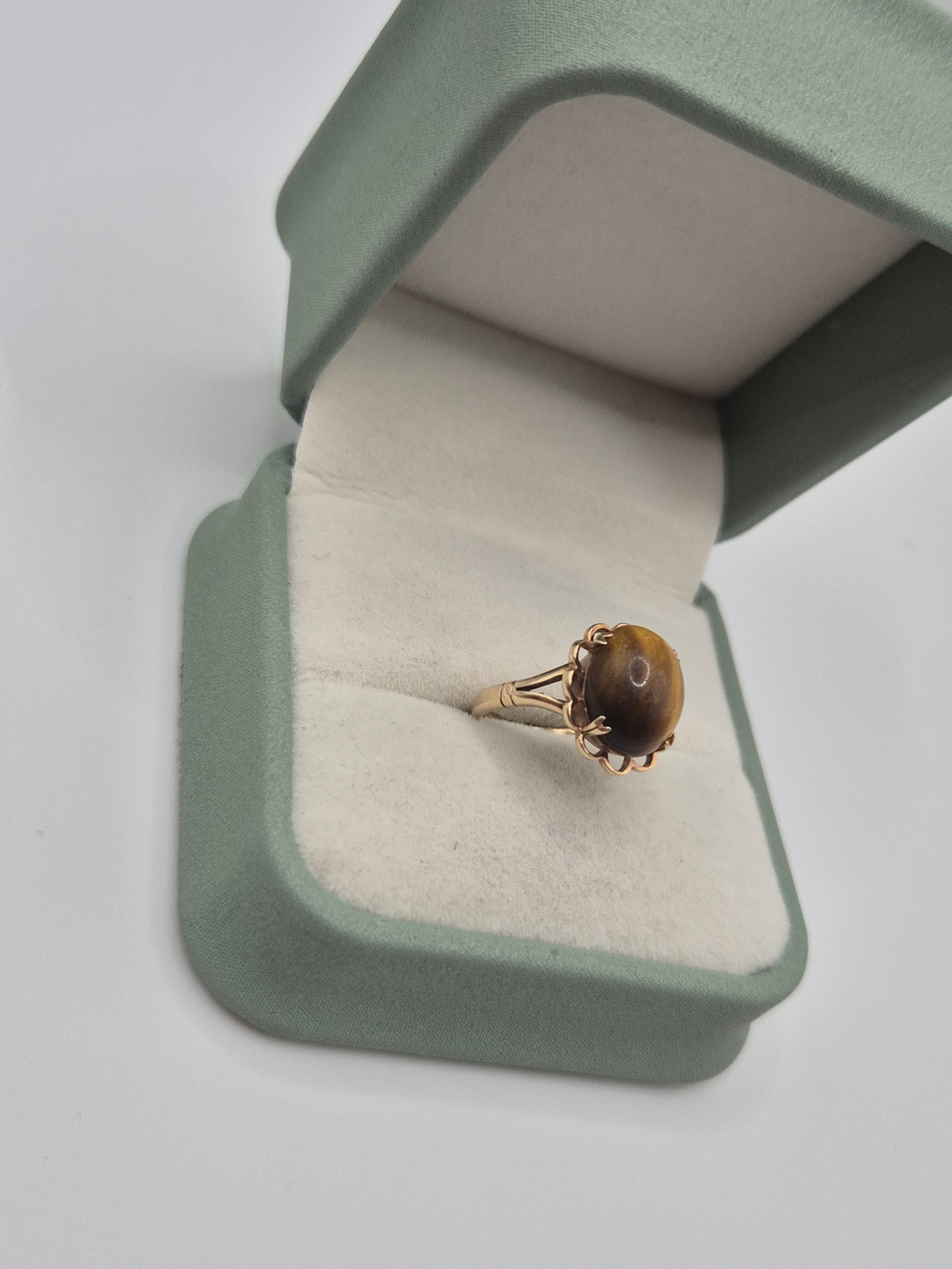 9ct gold tiger's eye ring