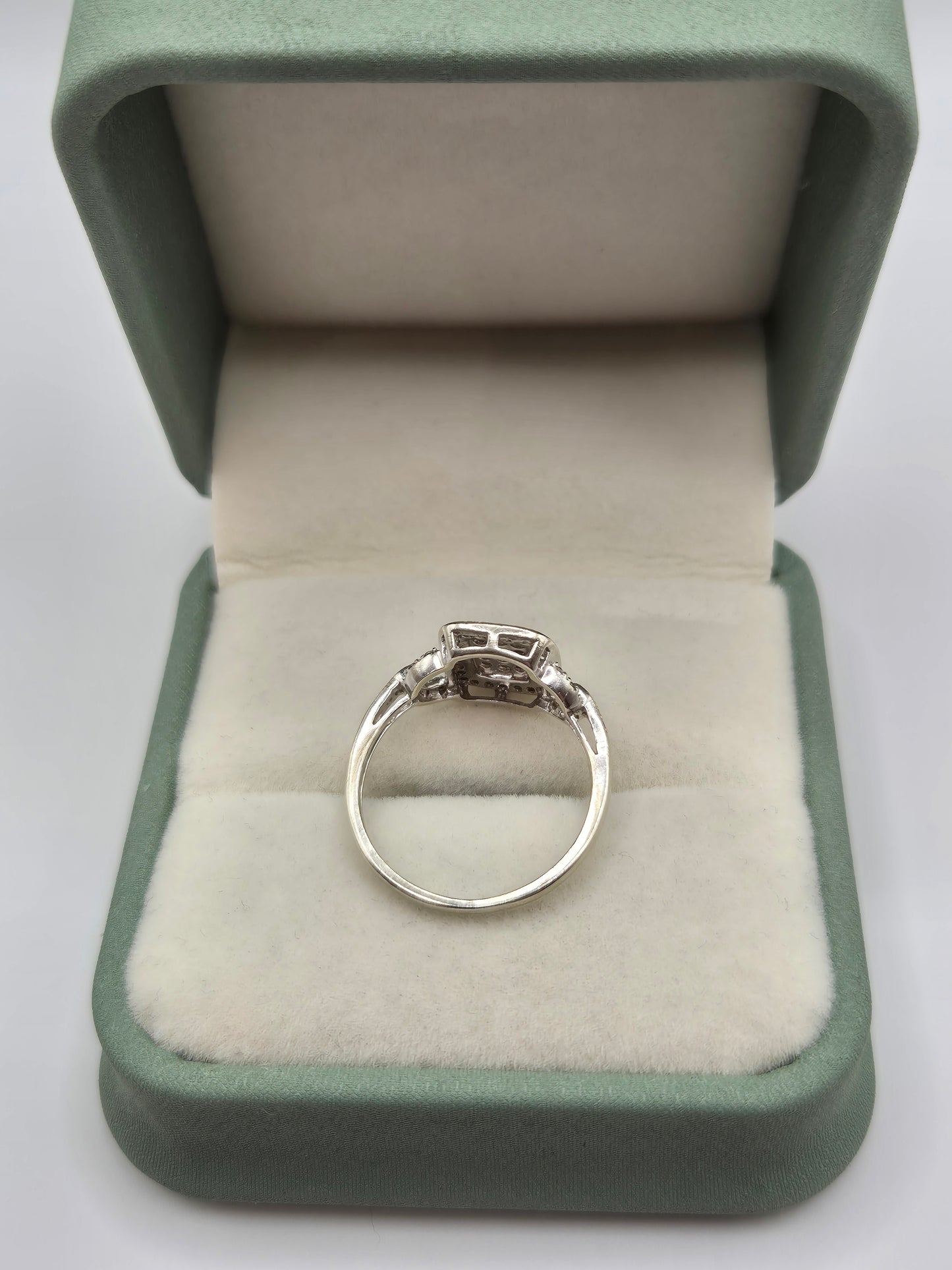 9ct white gold 25 point diamond ring