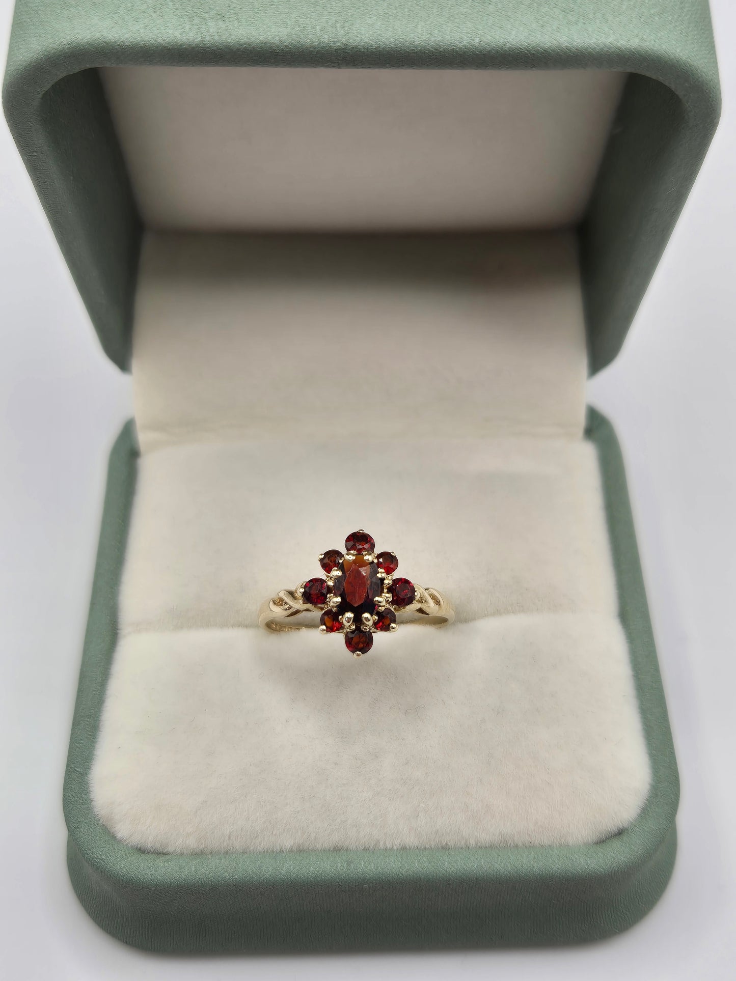 9ct gold garnet cluster ring