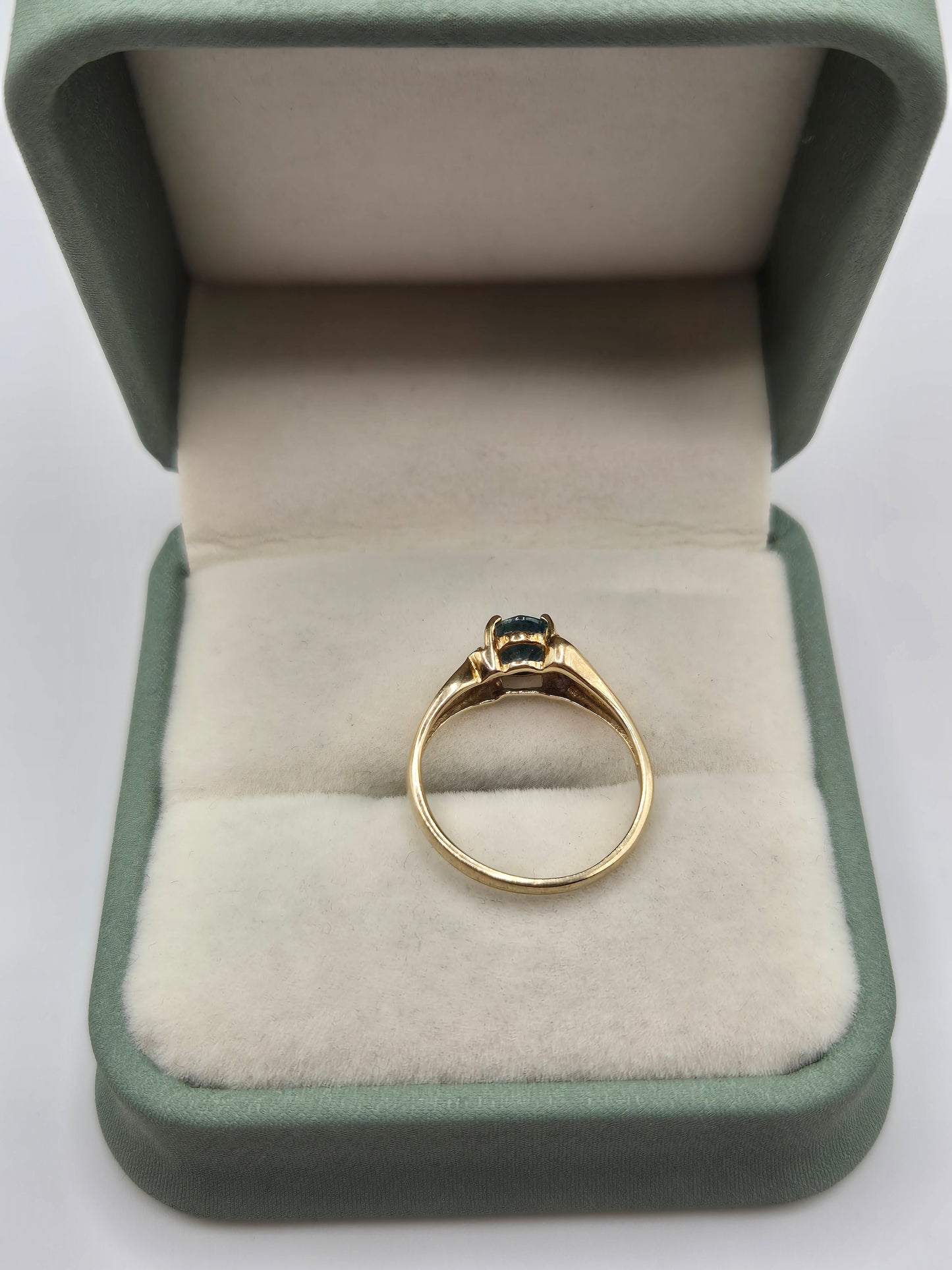 9ct gold topaz ring