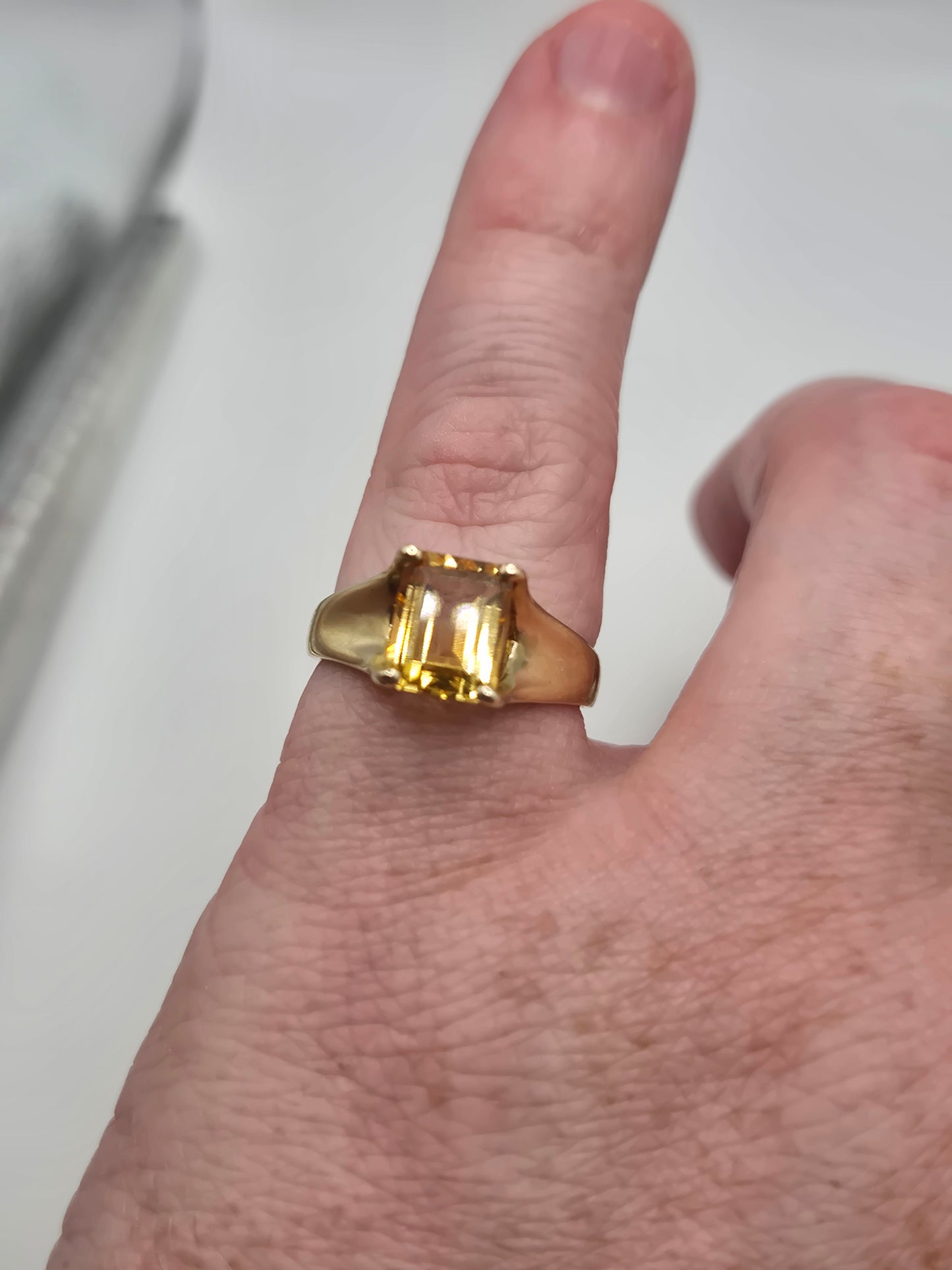 9ct gold citrine ring