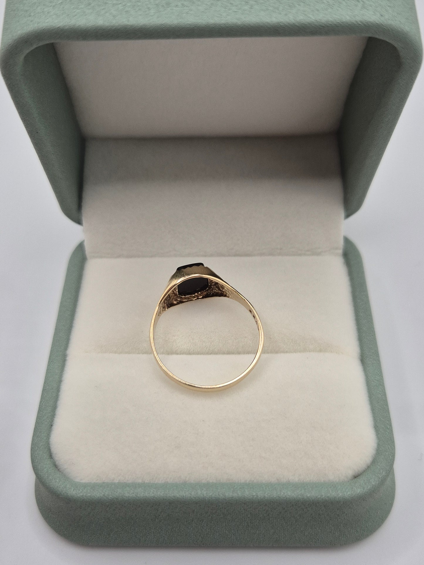 9ct gold onyx signet ring