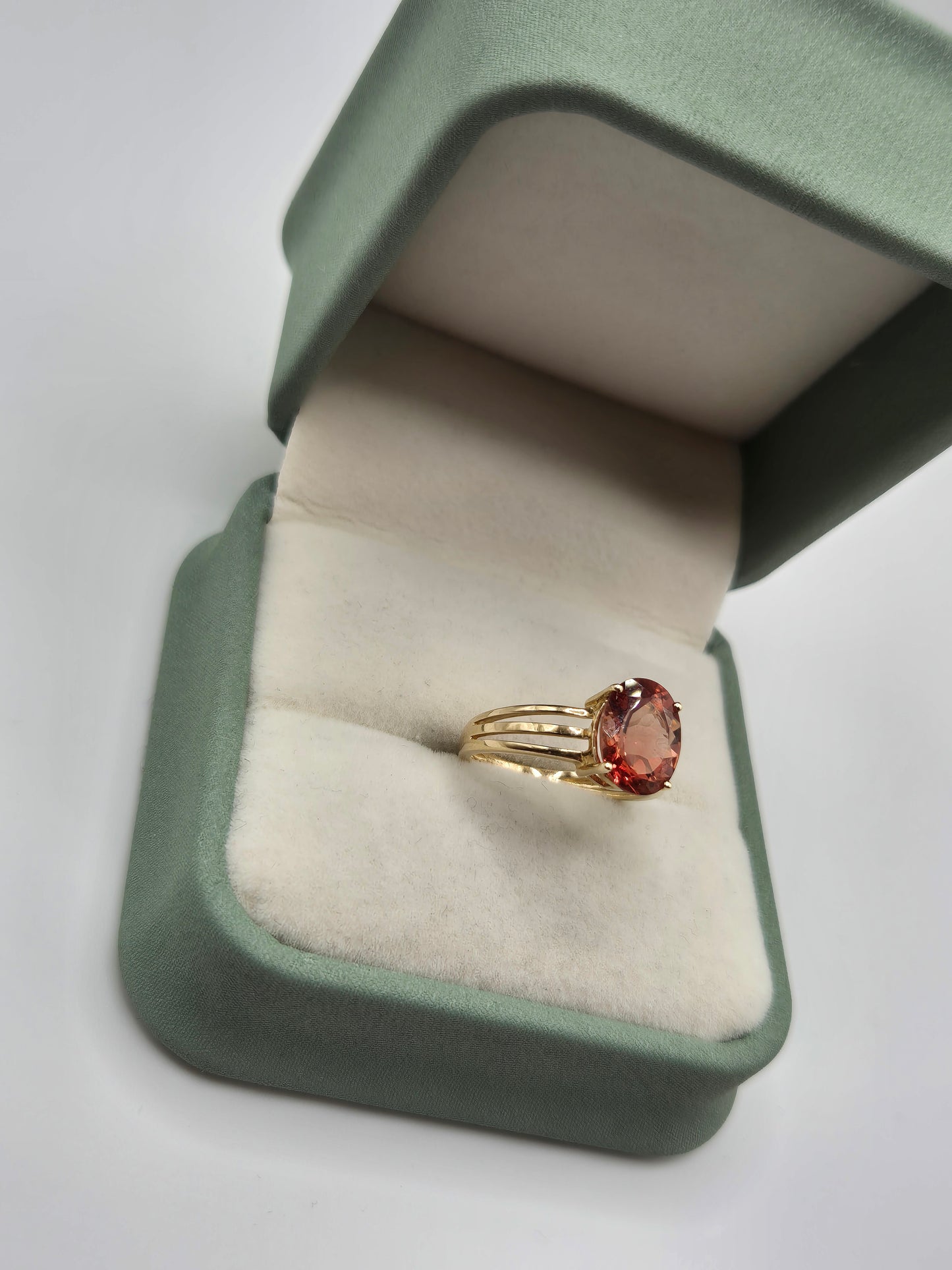 9ct gold quartz ring