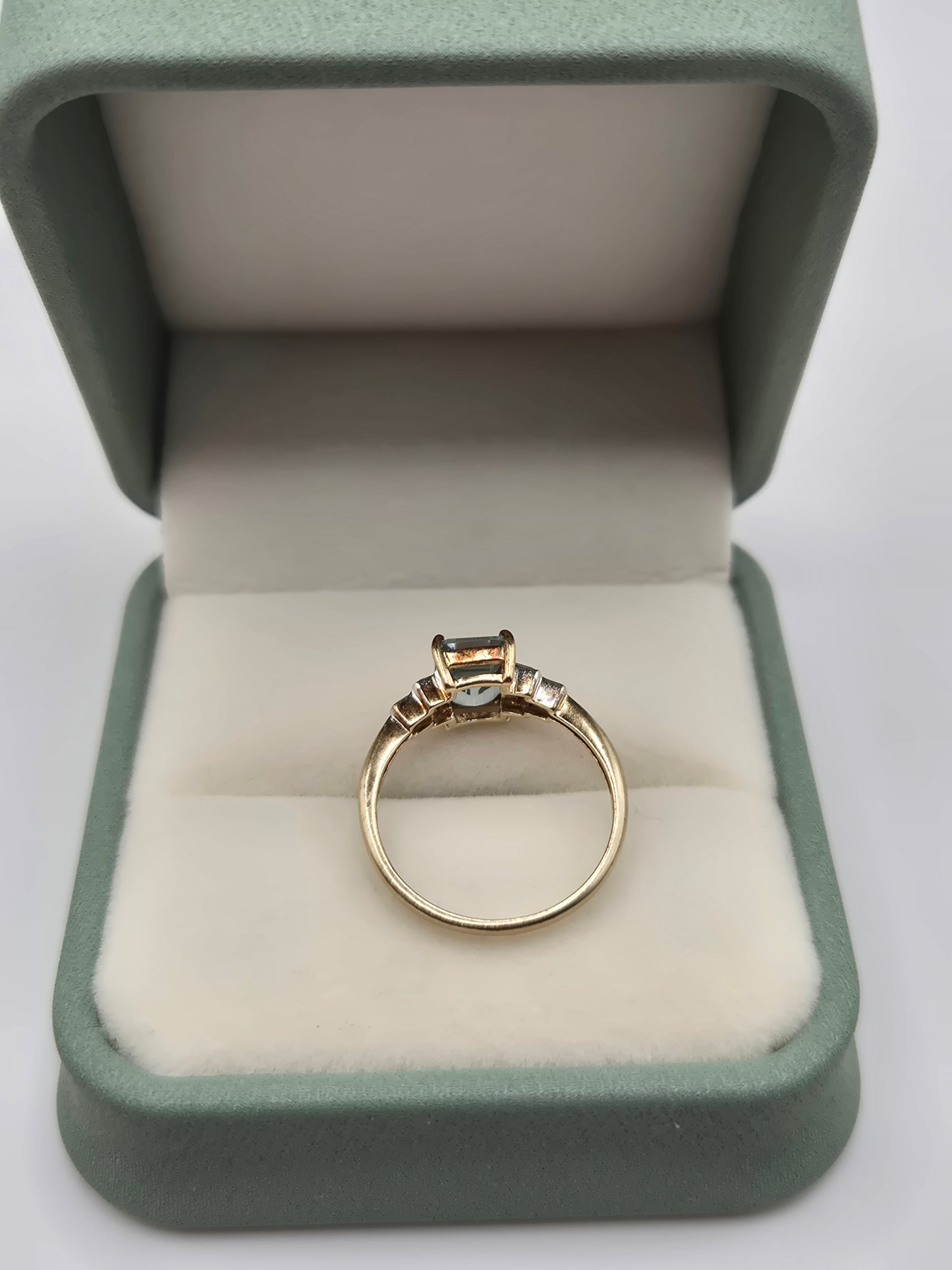 9ct gold topaz and diamond ring