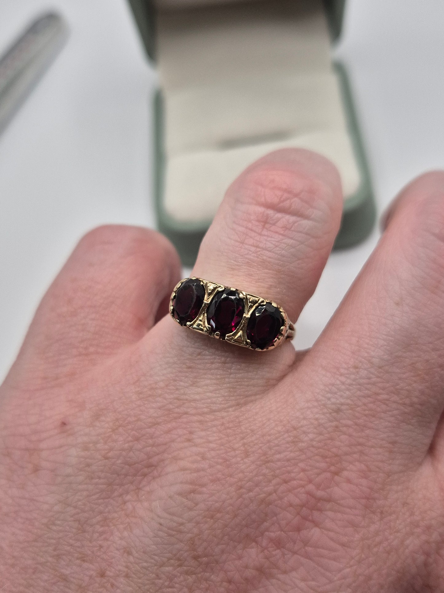 Heavy 9ct gold garnet ring