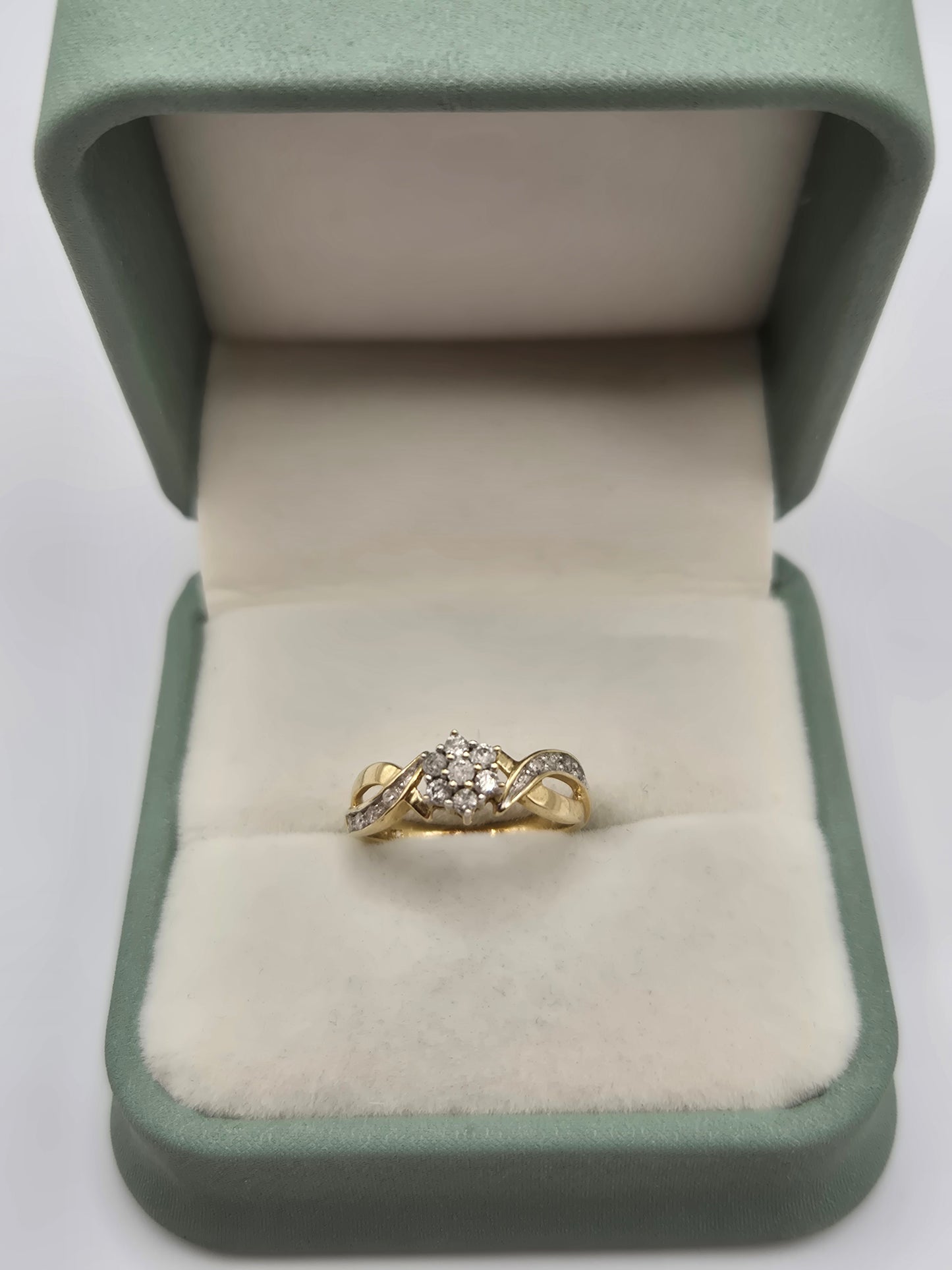 9ct gold diamond ring