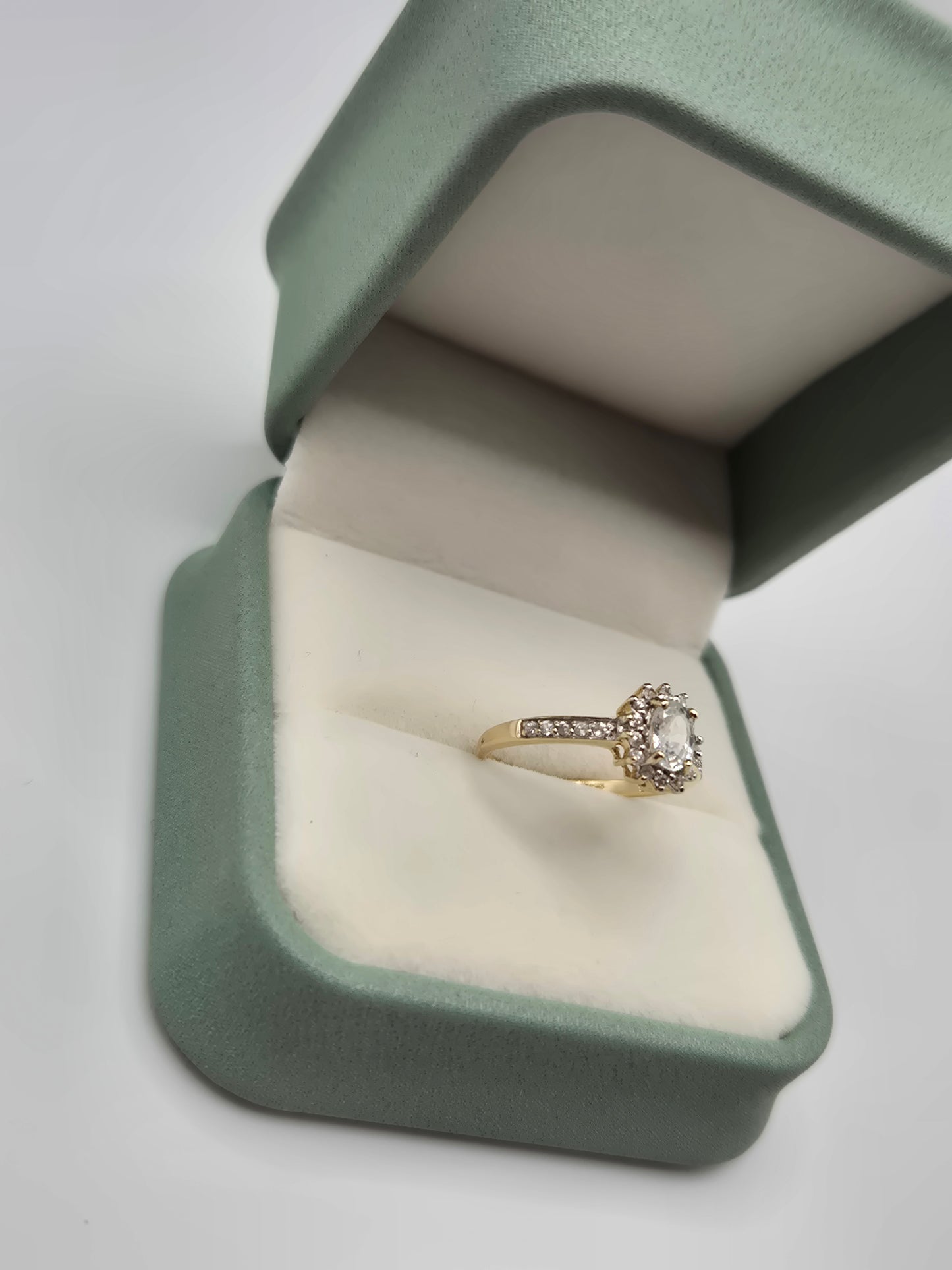 9ct gold cz cluster ring