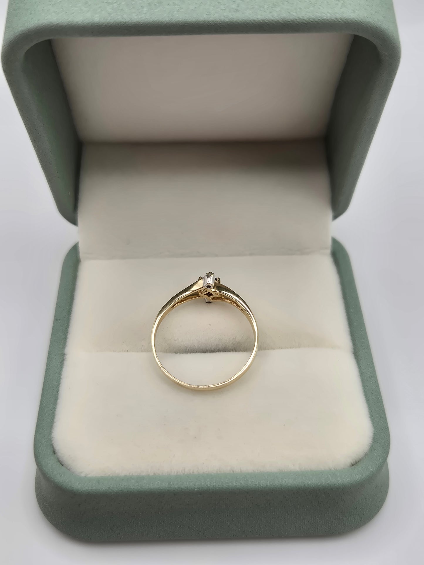 9ct gold sapphire and diamond ring