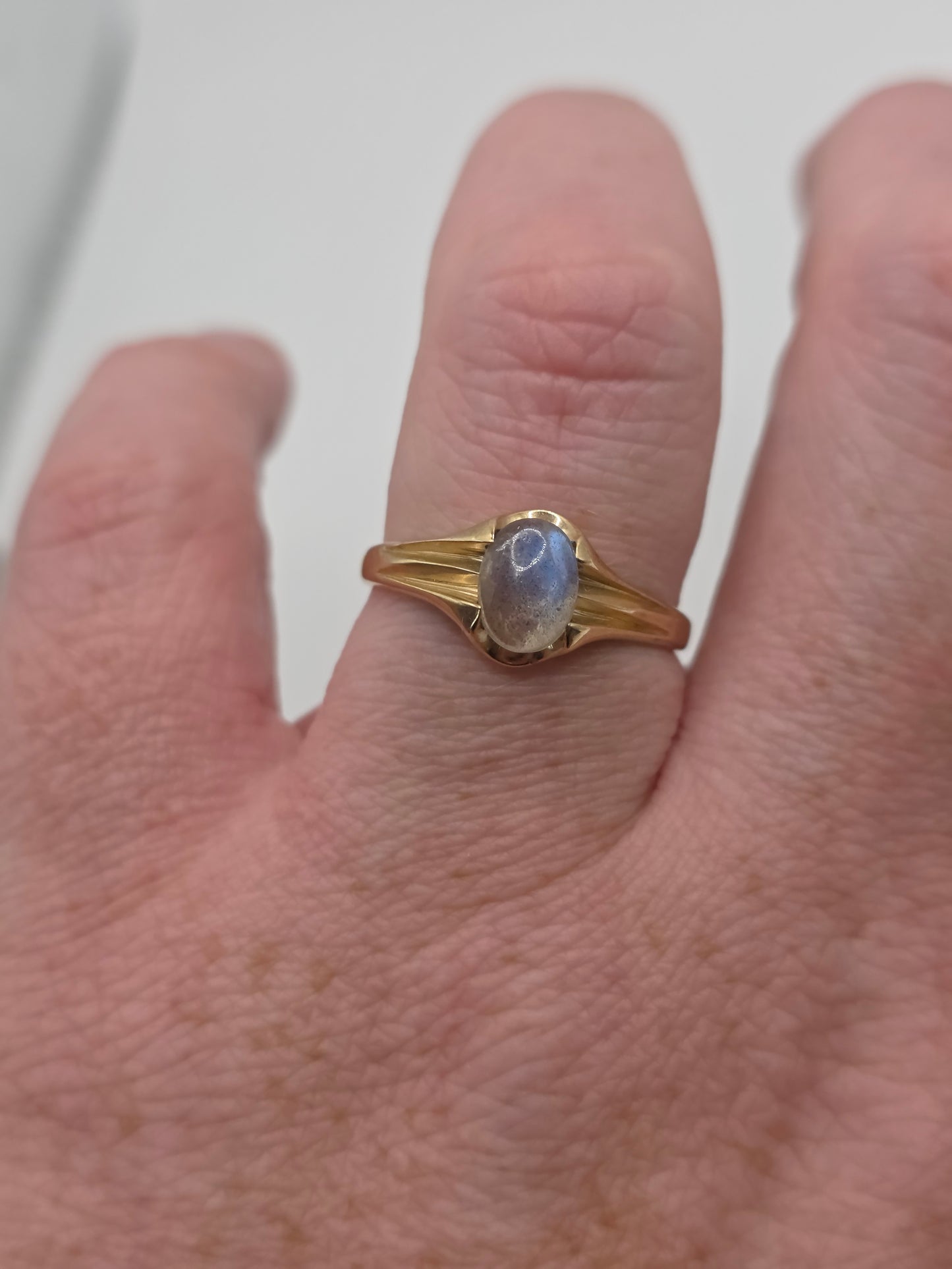 9ct gold labradorite ring