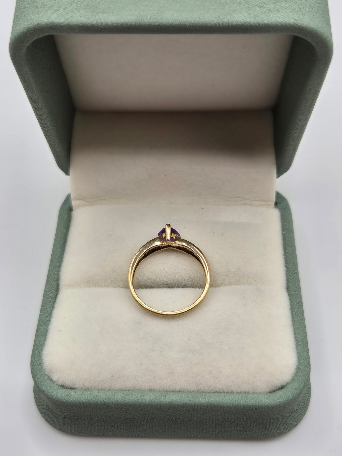 9ct gold amethyst and diamond ring
