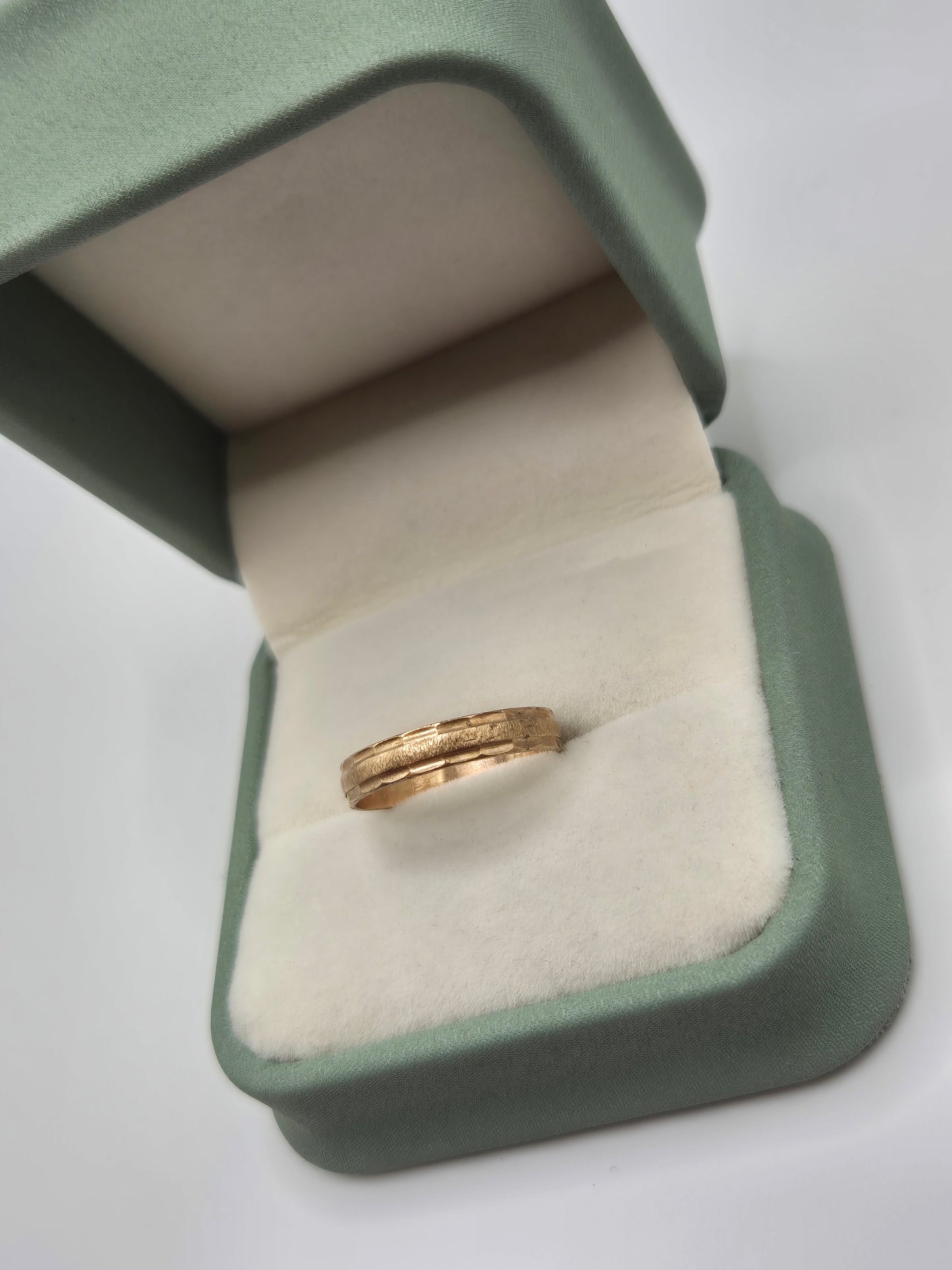 9ct gold ring