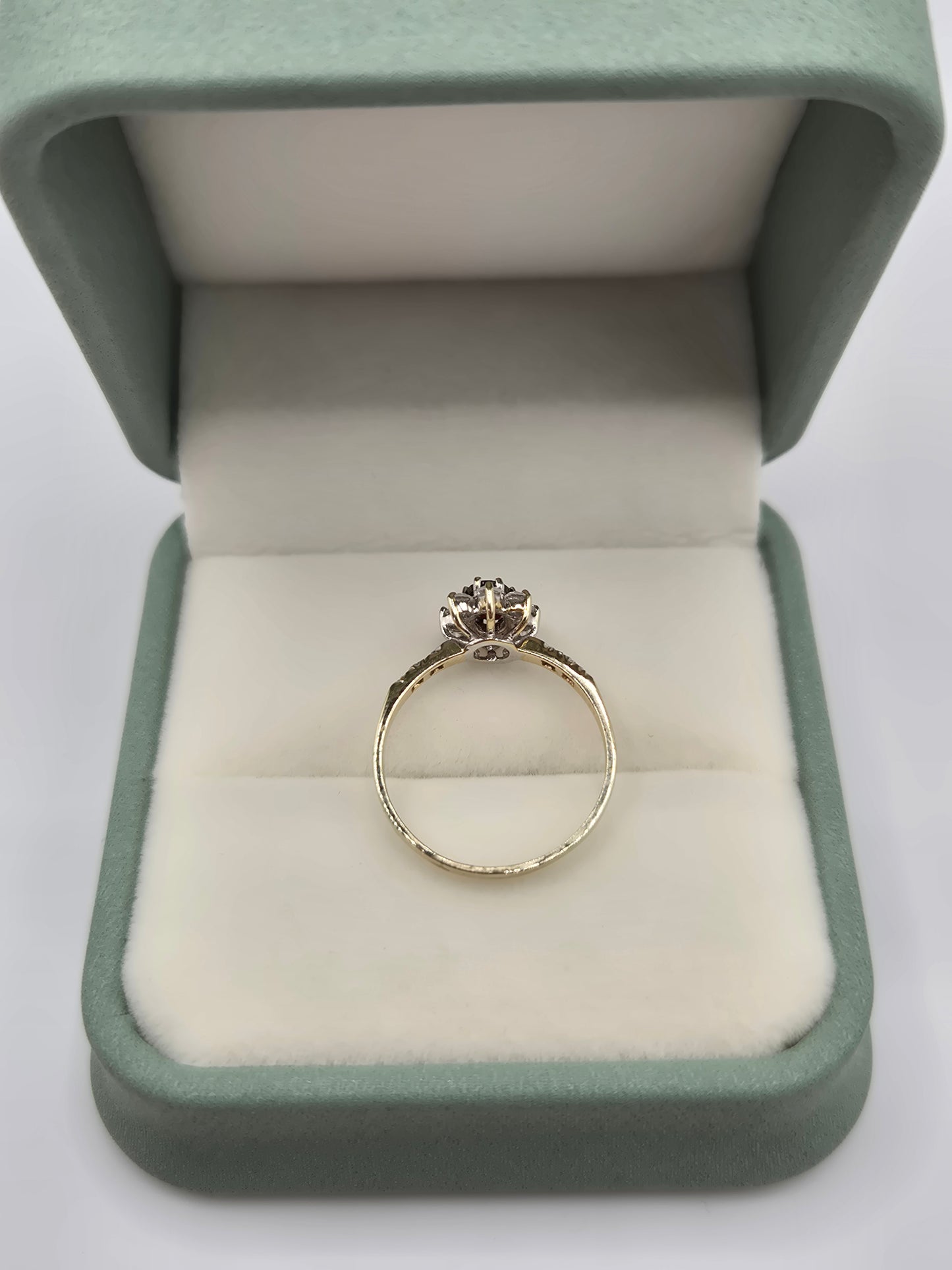 9ct gold garnet and cz ring
