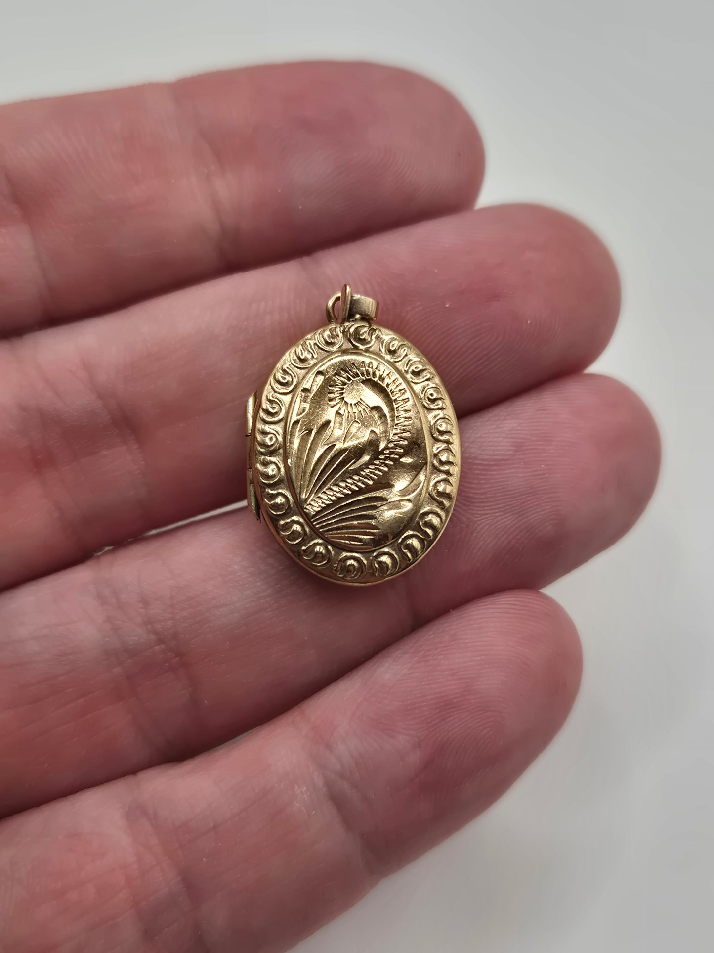 9ct gold locket
