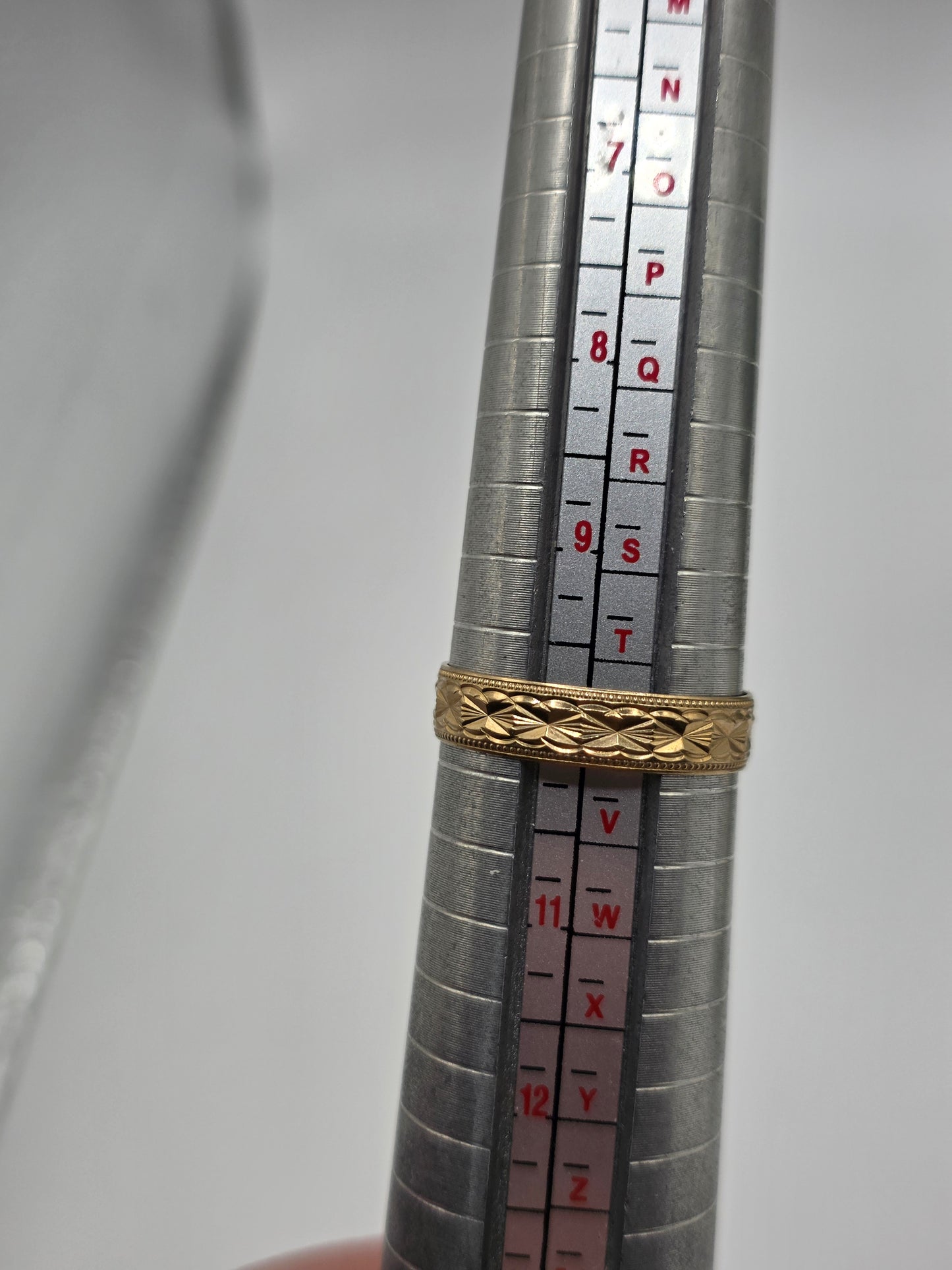 9ct gold patterned band ring