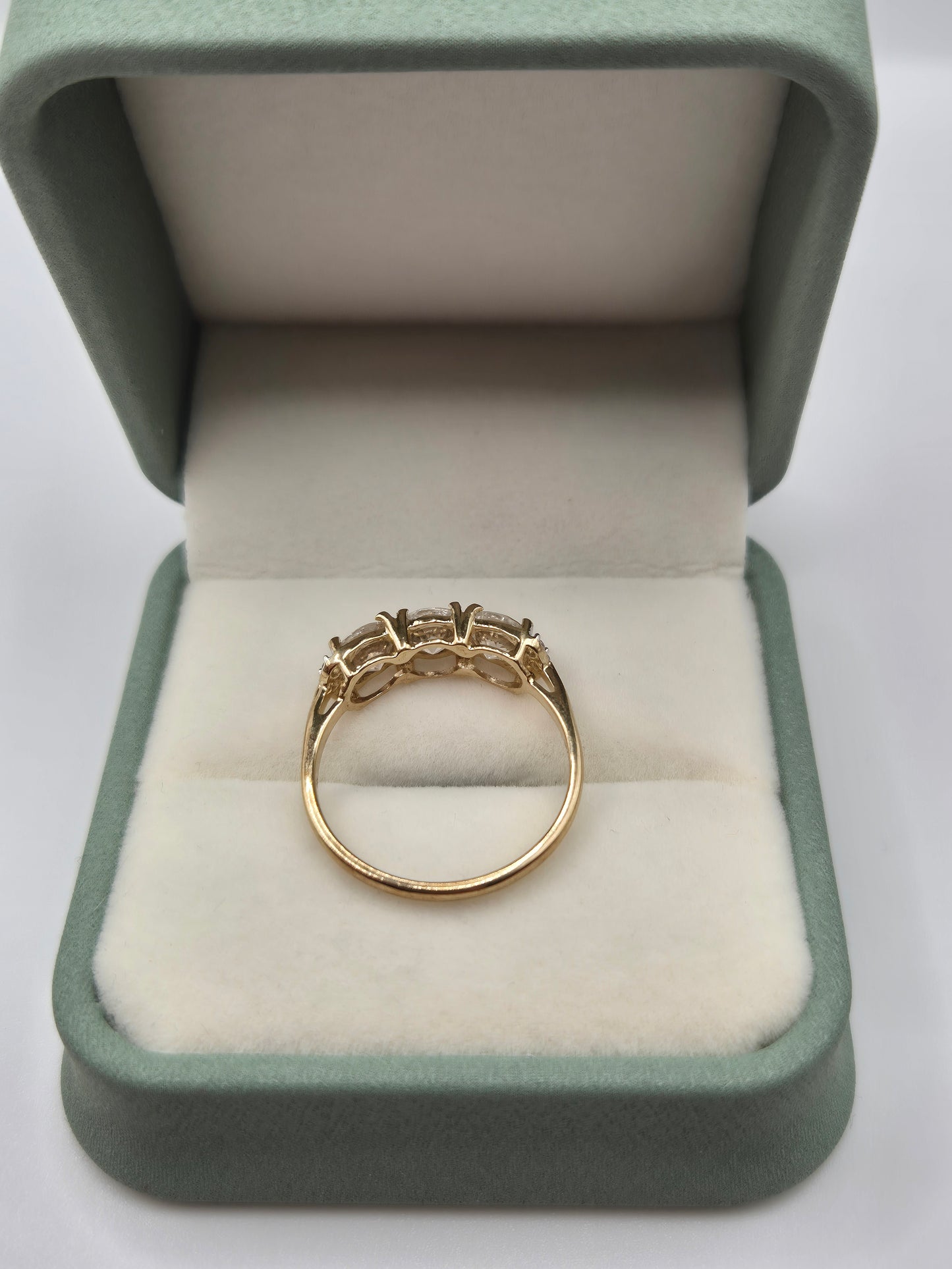 9ct gold white sapphire and diamond ring