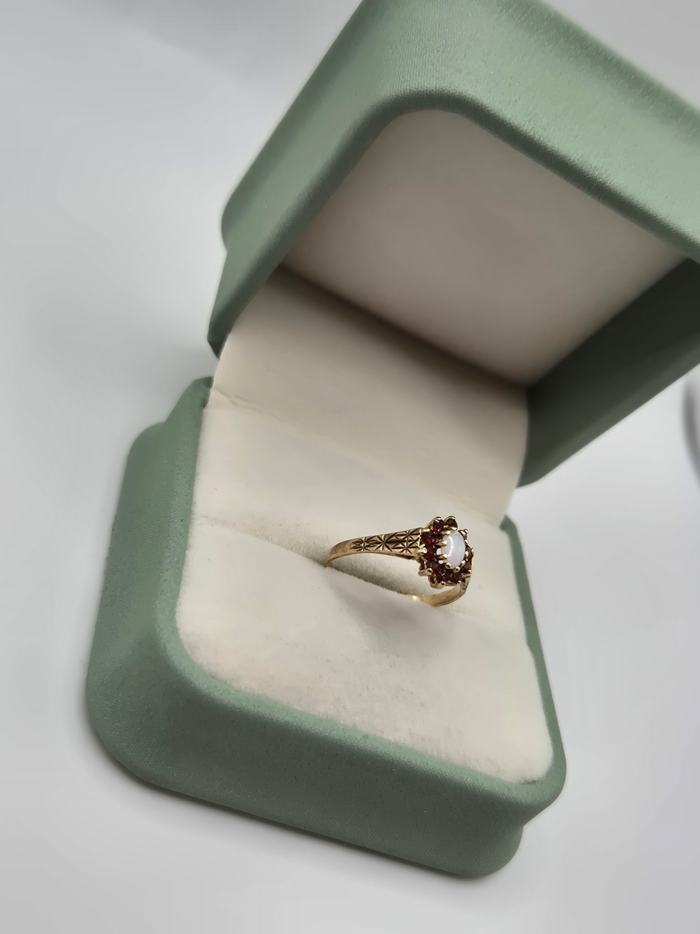 9ct gold opal and garnet ring