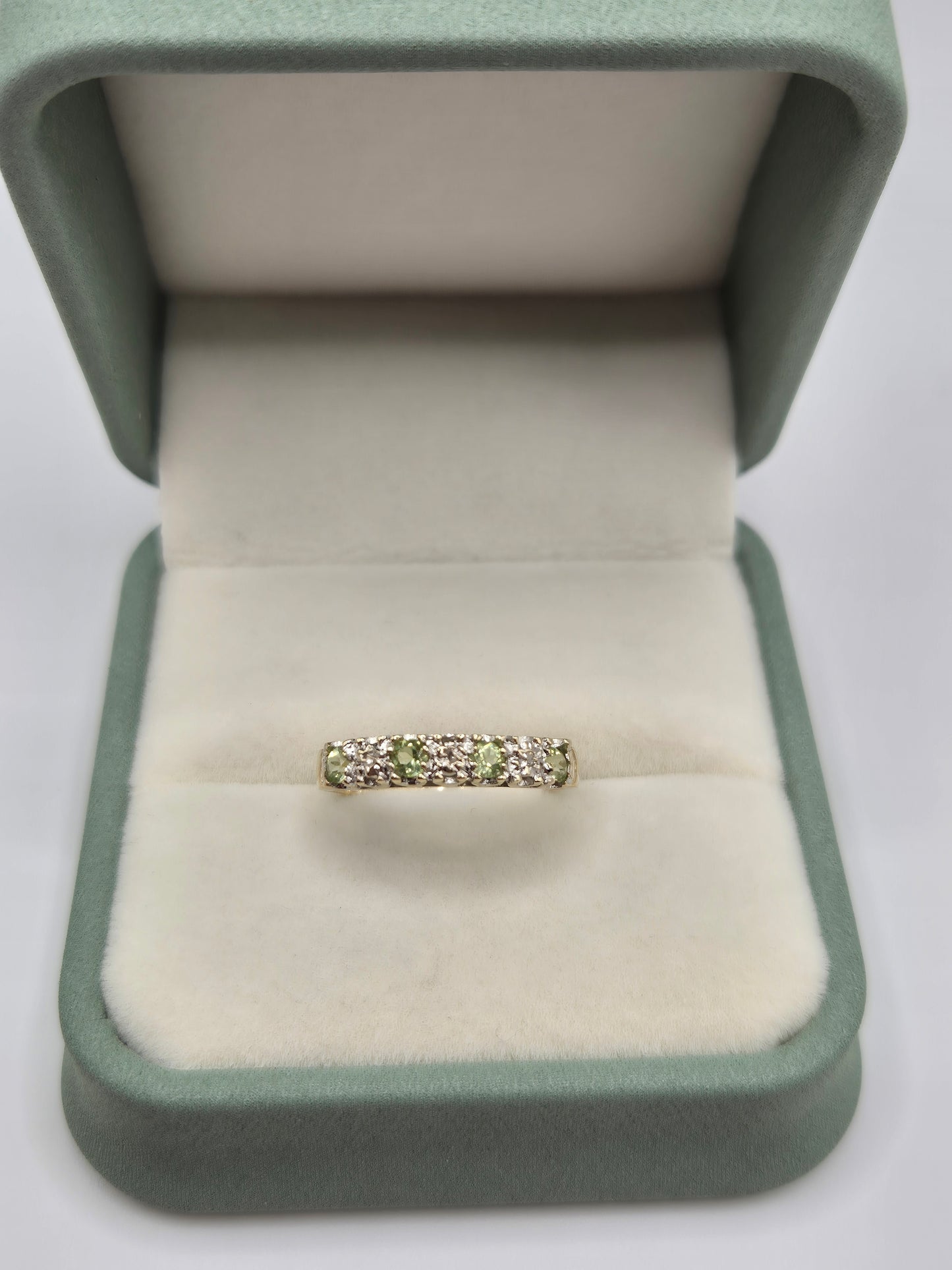 9ct gold peridot and diamond ring