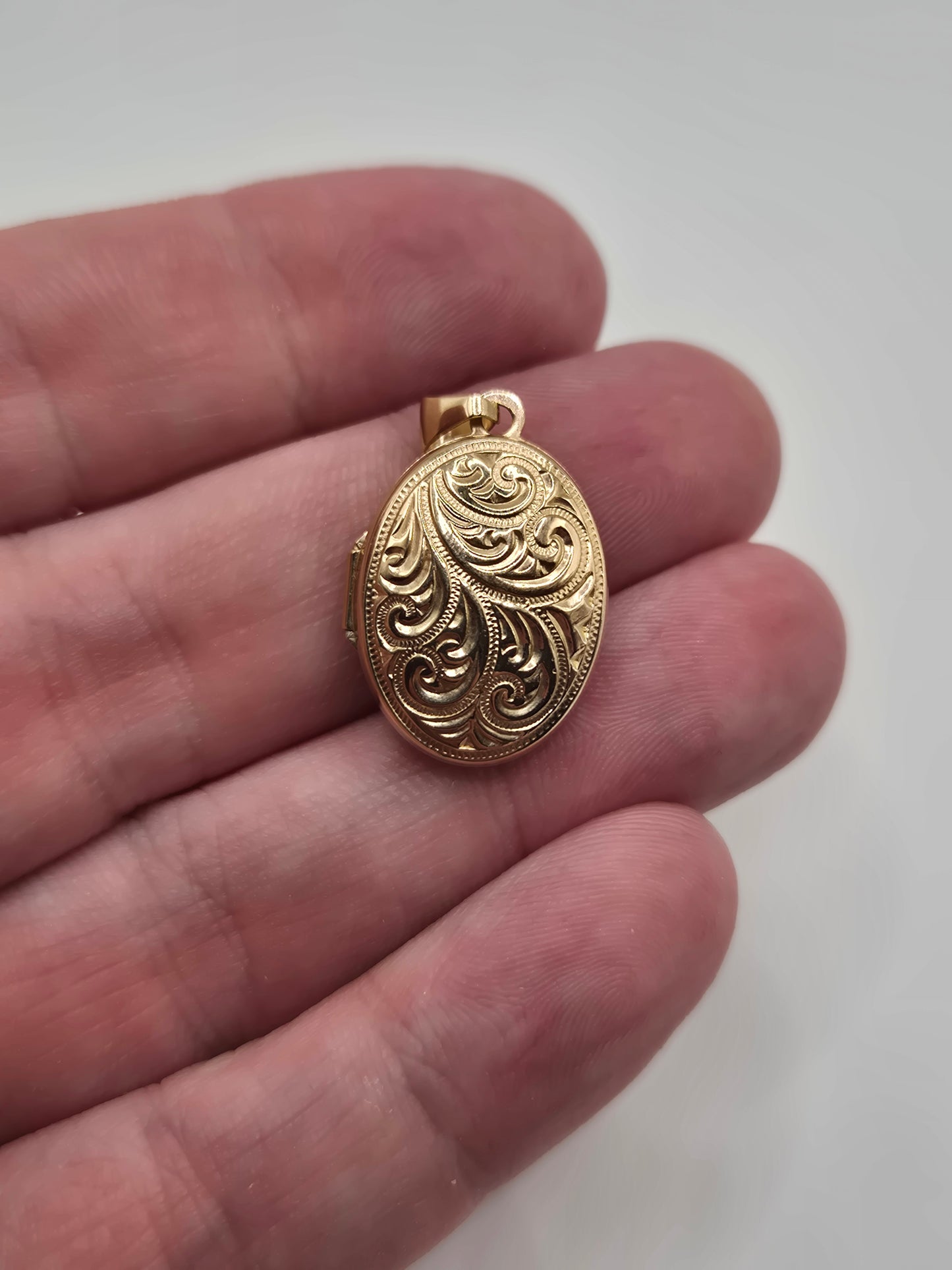 9ct gold floral locket