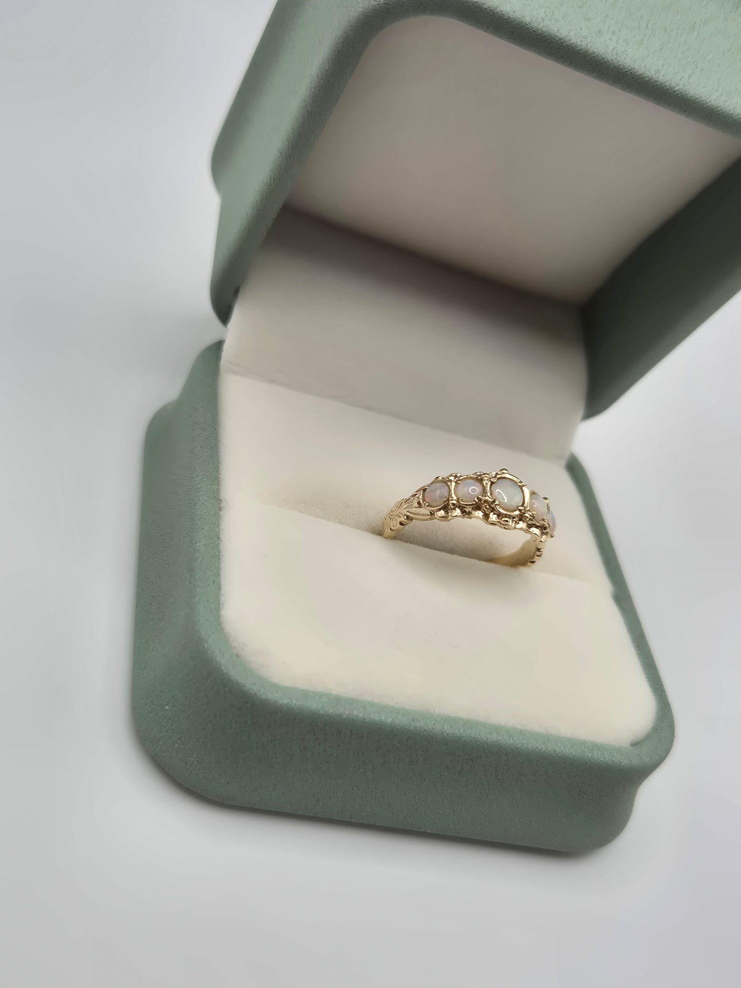 9ct gold opal ring